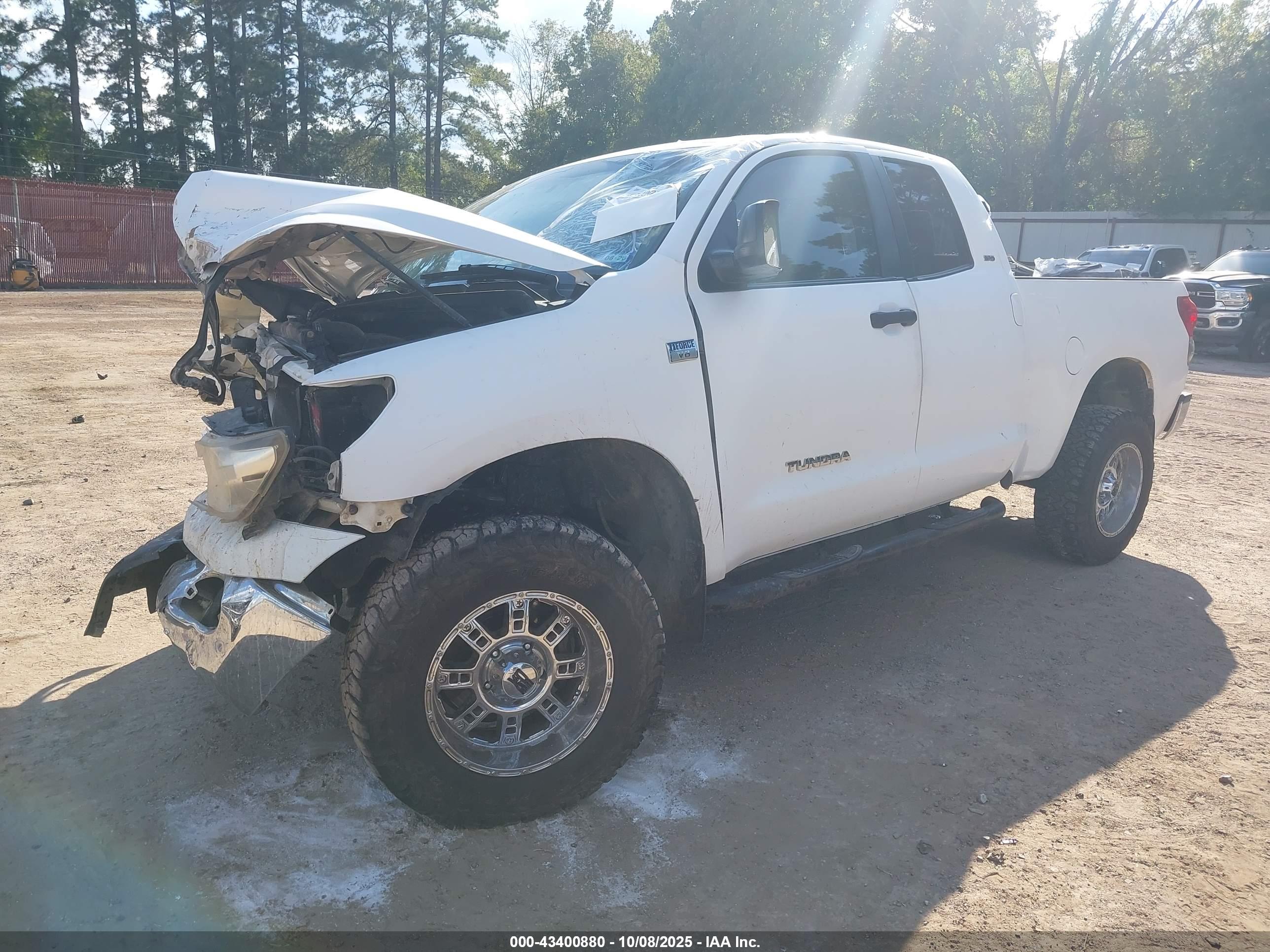 TOYOTA TUNDRA image 2