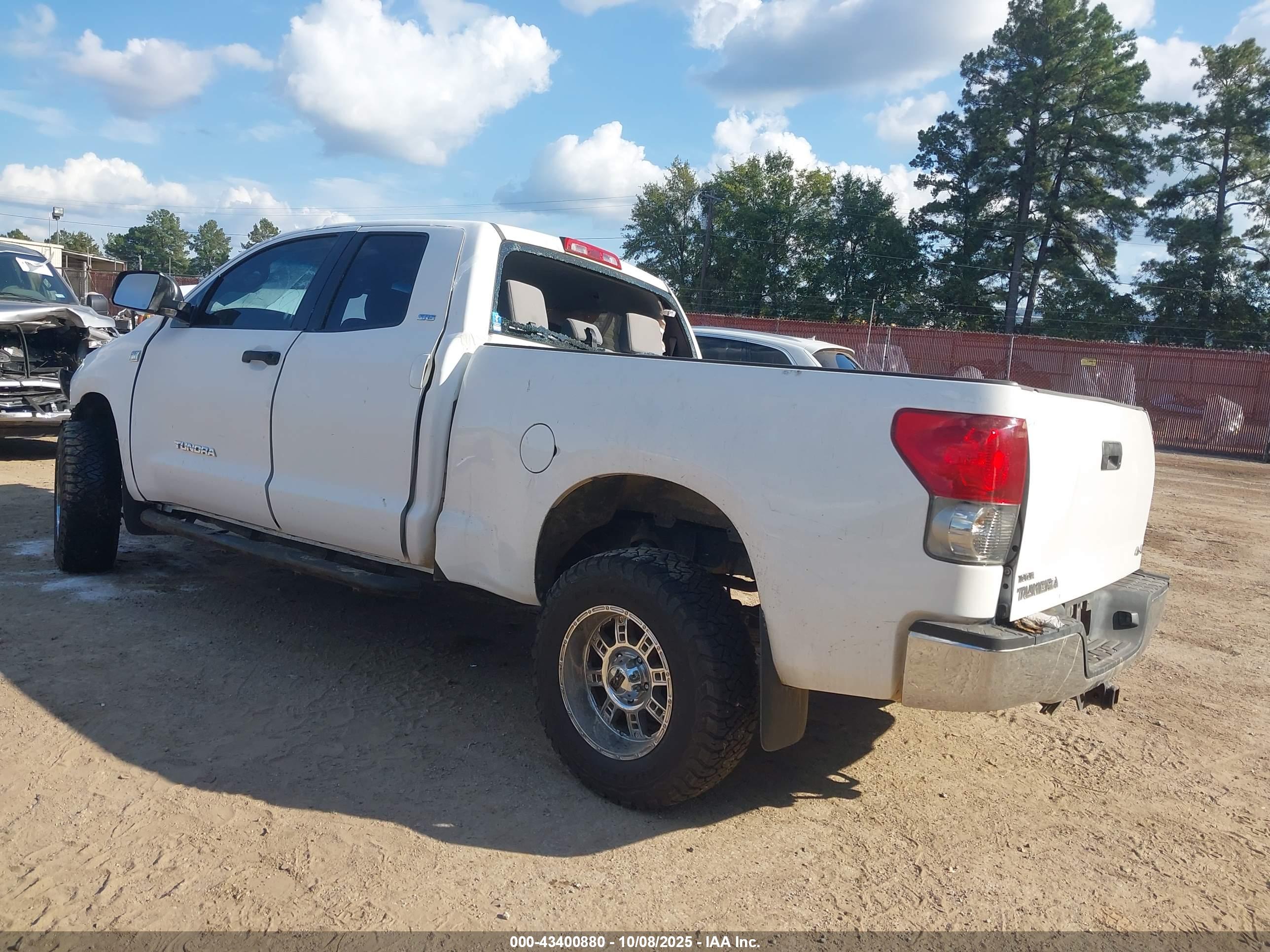 TOYOTA TUNDRA image 3