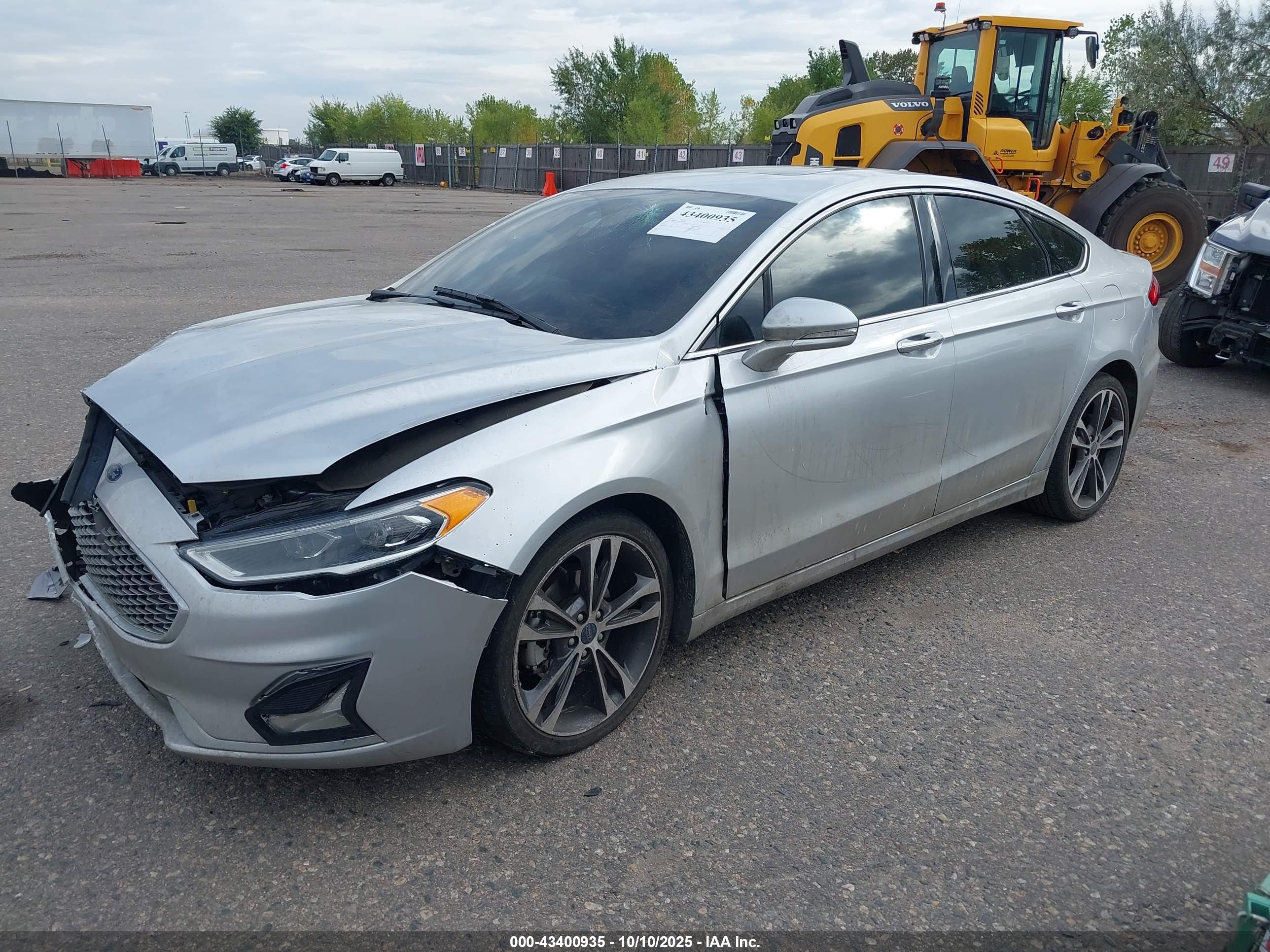 FORD FUSION image 2