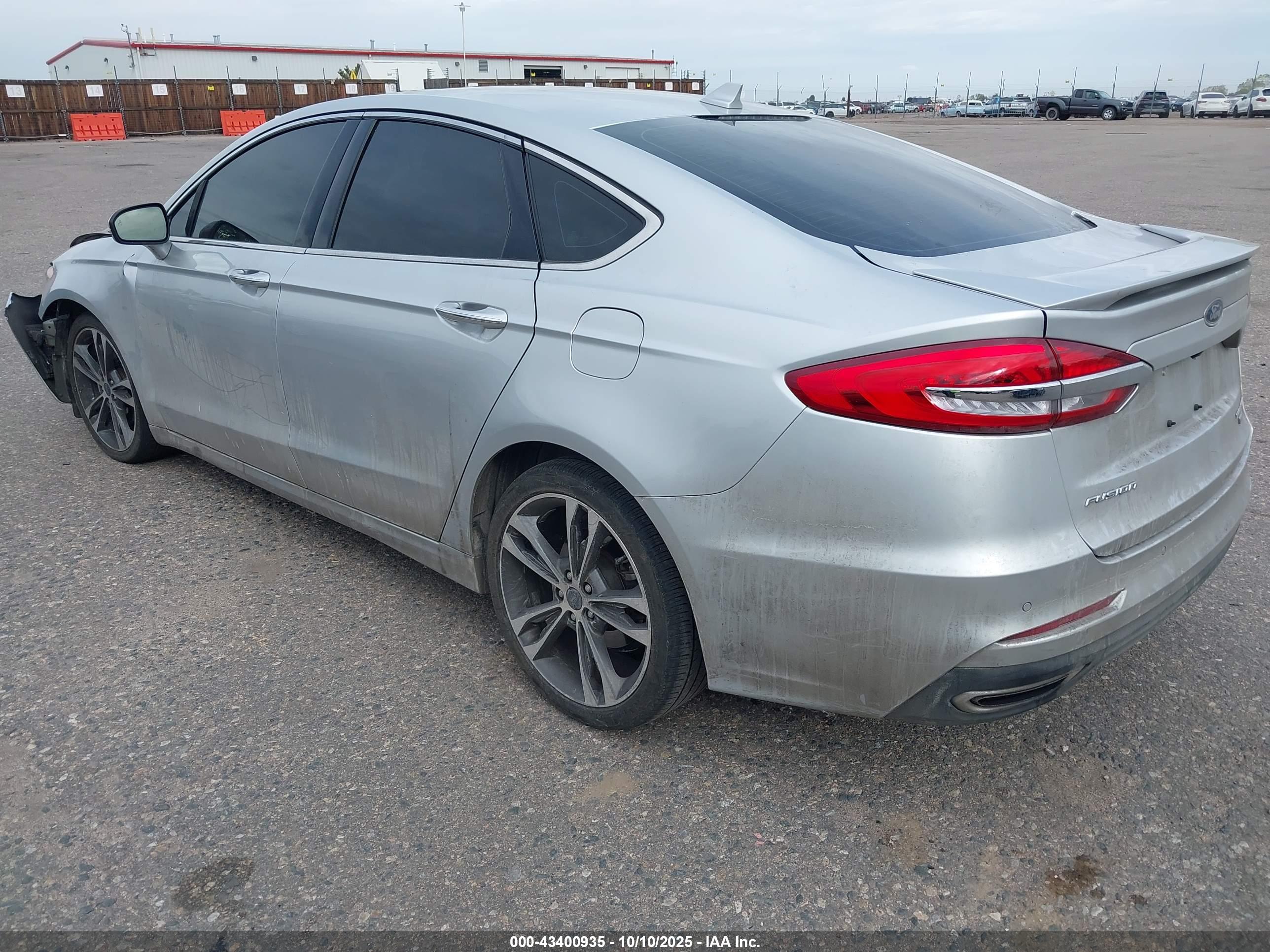 FORD FUSION image 3