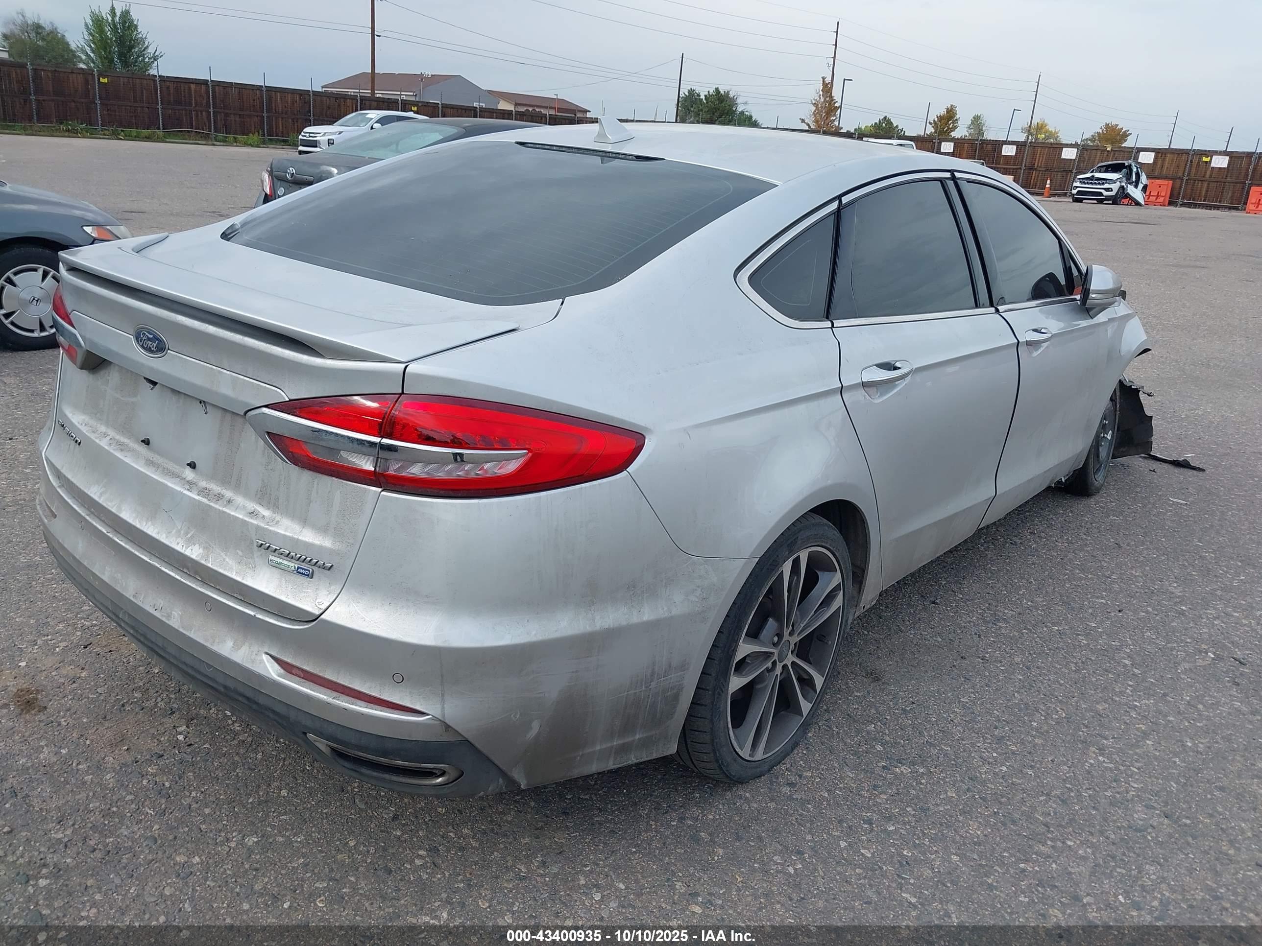 FORD FUSION image 4
