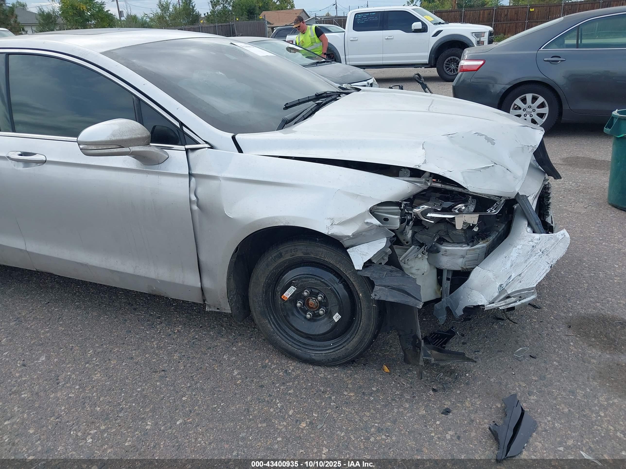 FORD FUSION image 6