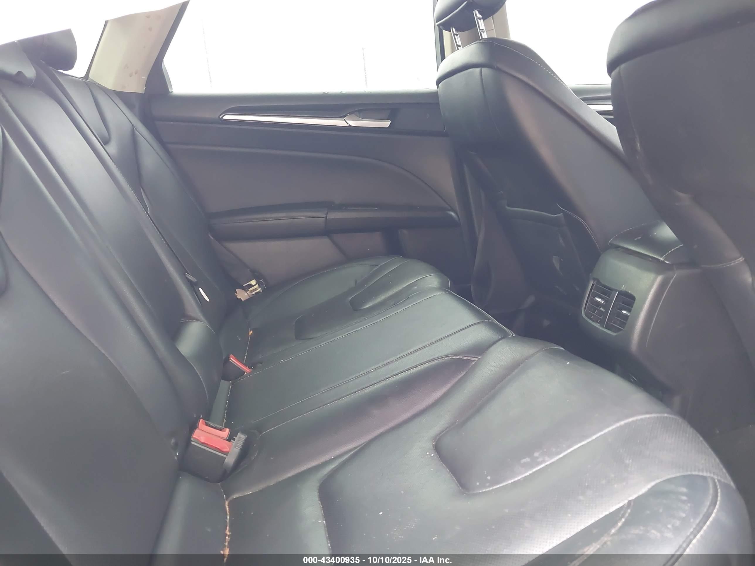 FORD FUSION image 8