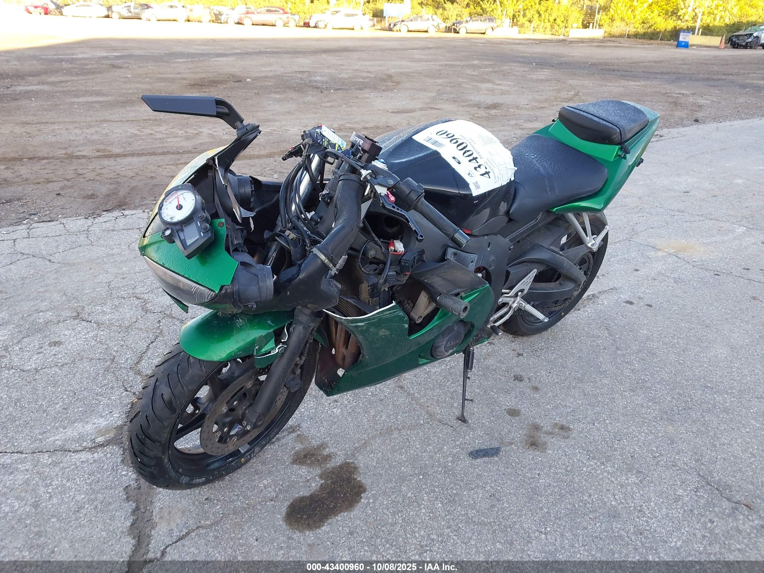YAMAHA YZFR6 image 2
