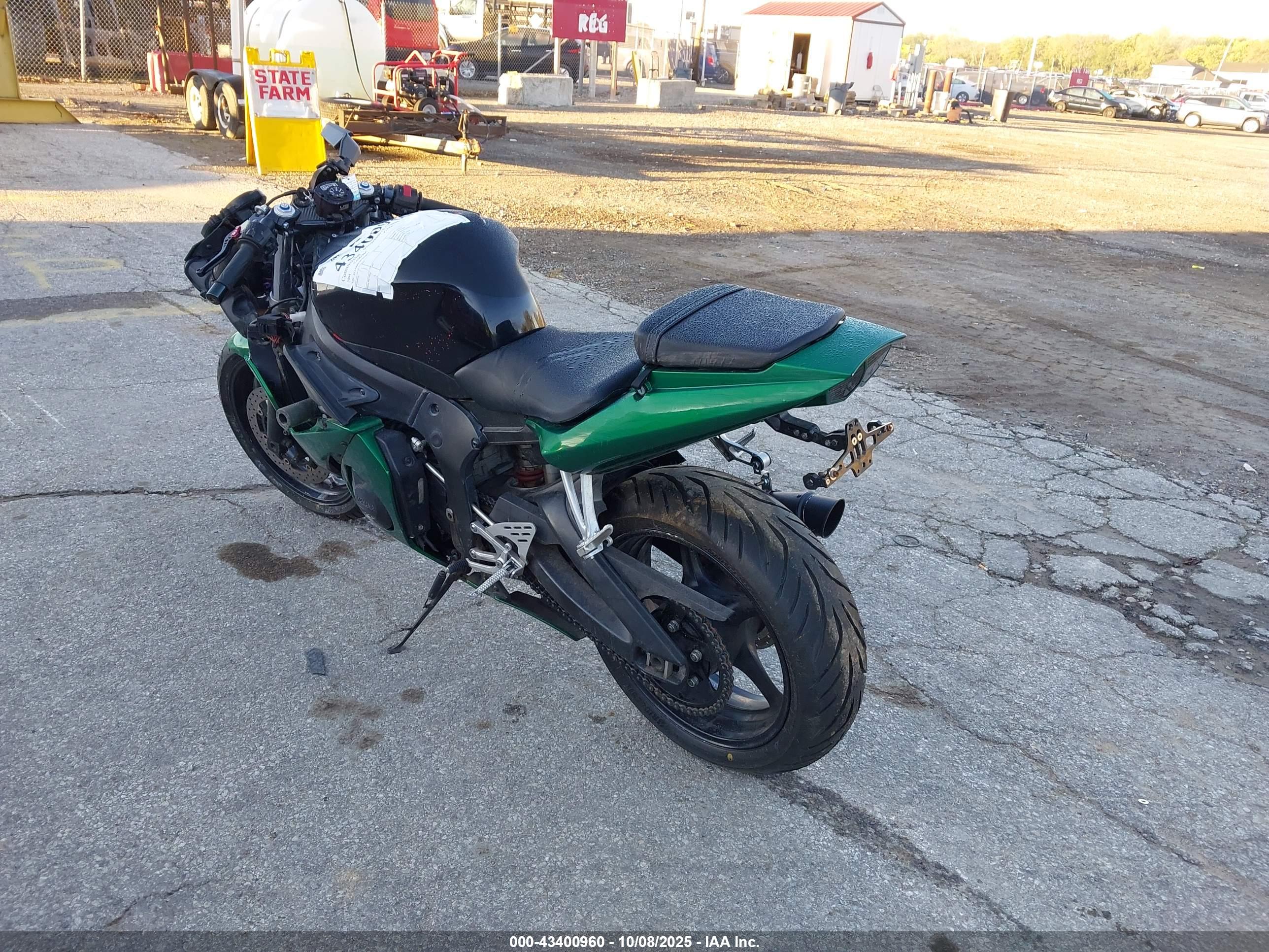 YAMAHA YZFR6 image 3