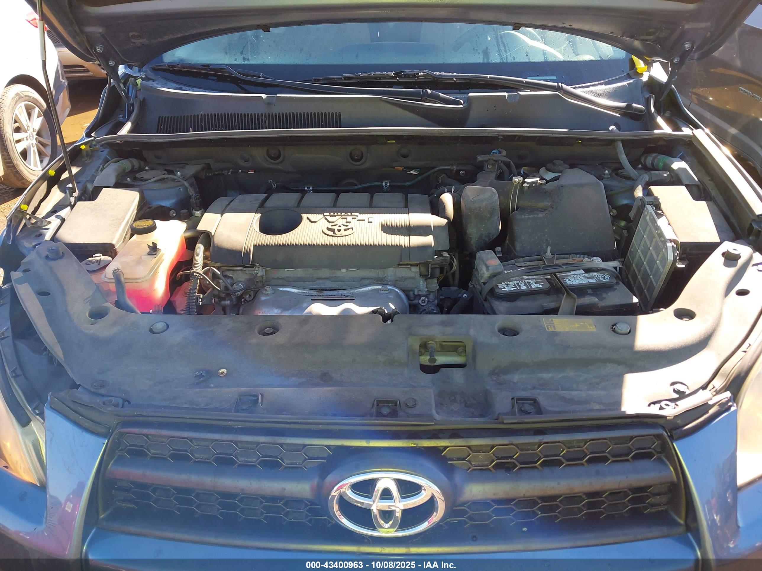 TOYOTA RAV4 image 10