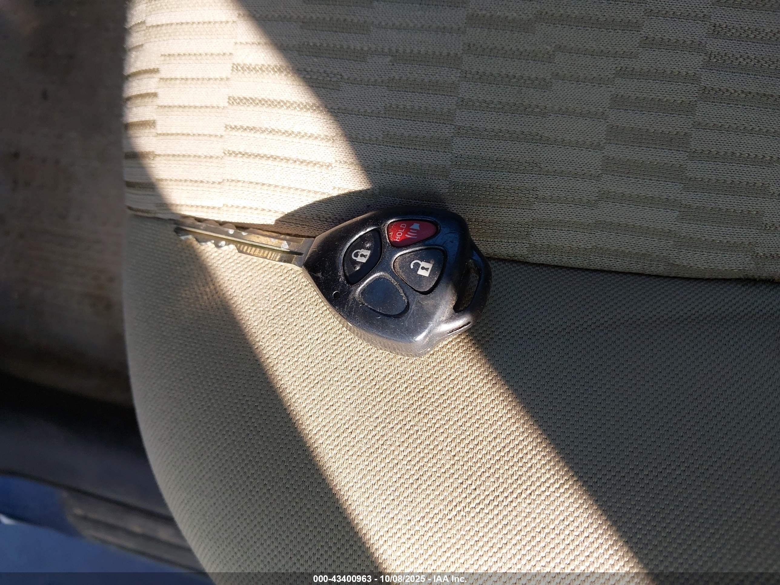 TOYOTA RAV4 image 11