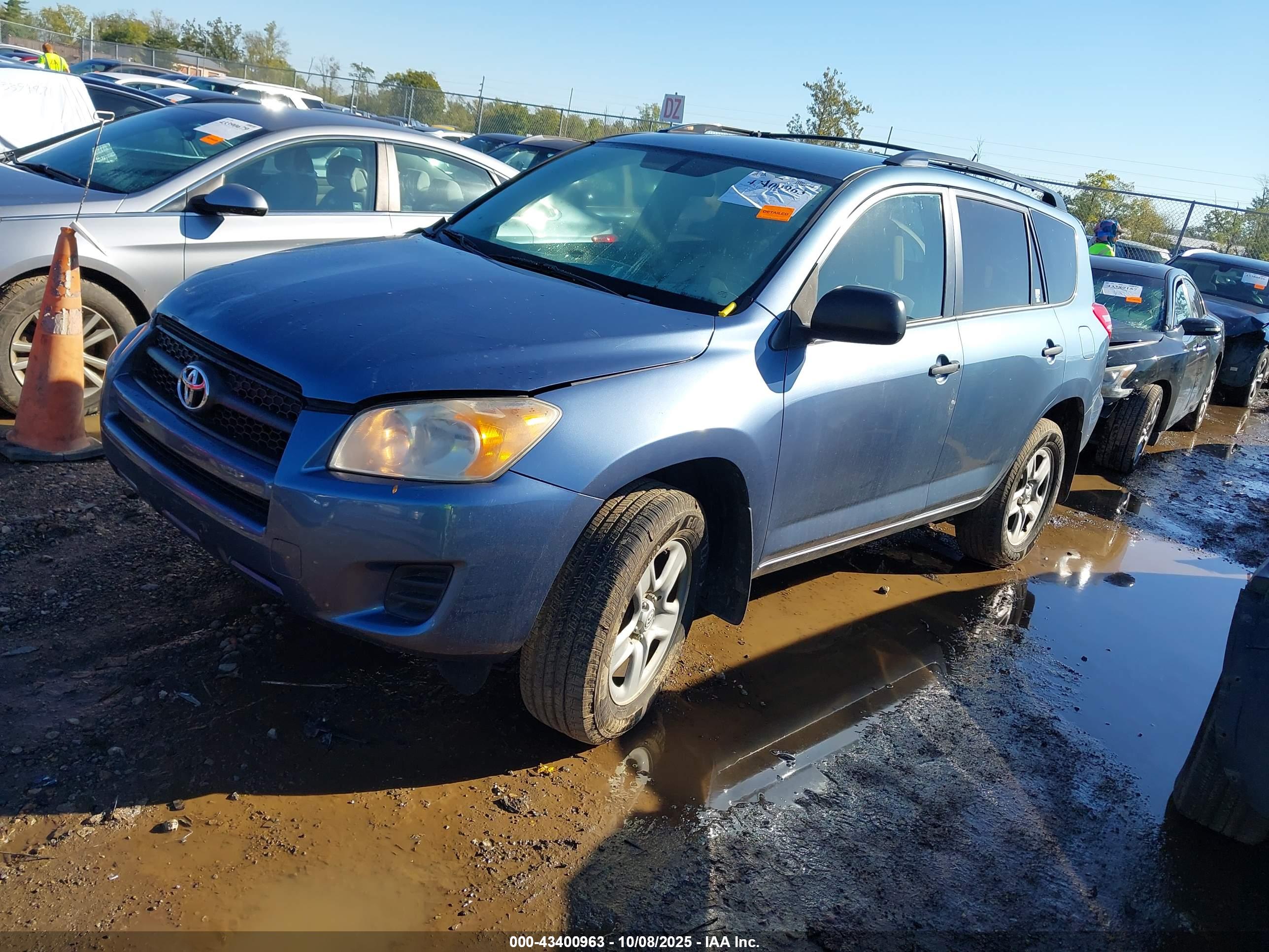 TOYOTA RAV4 image 2