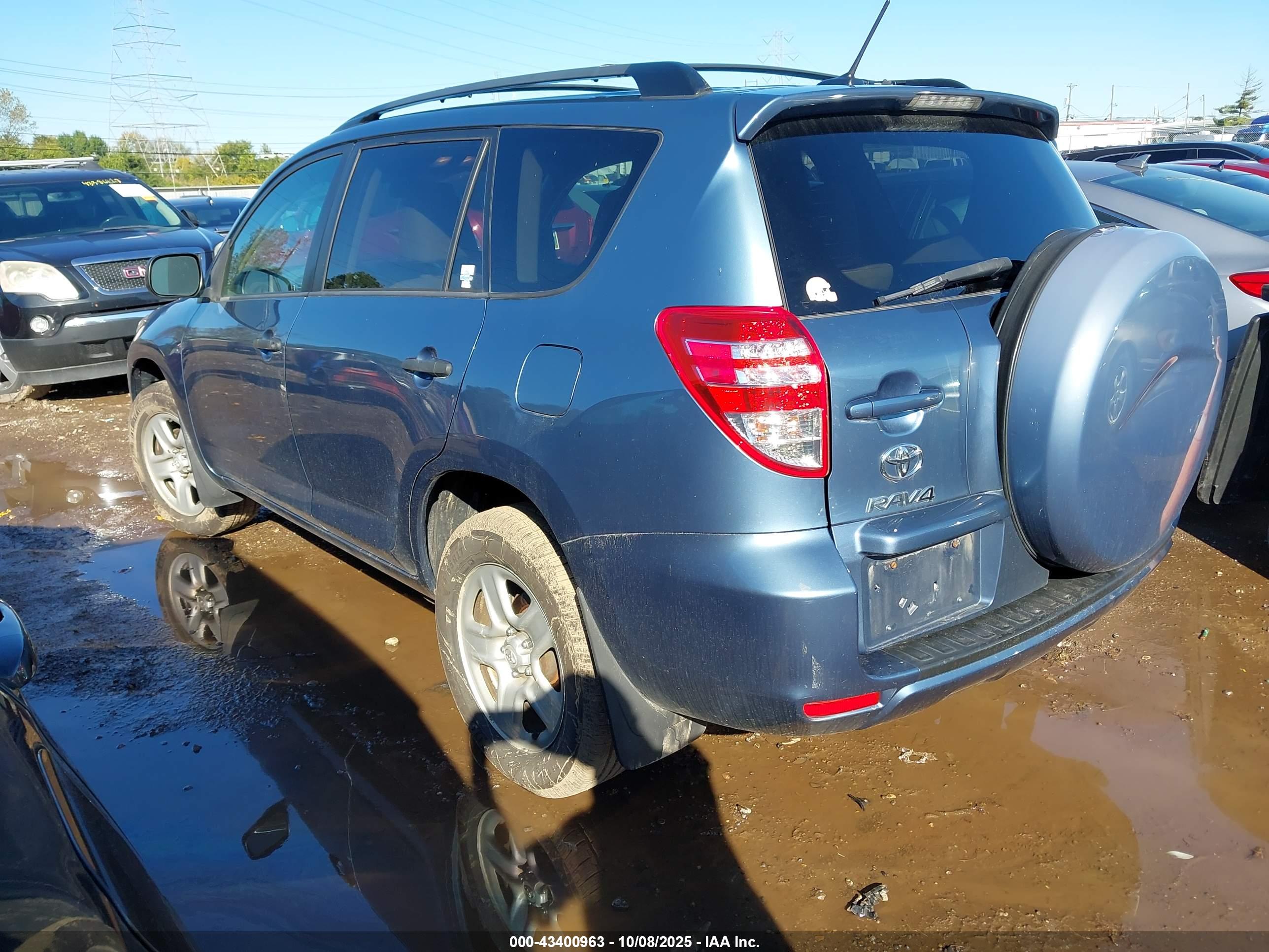 TOYOTA RAV4 image 3