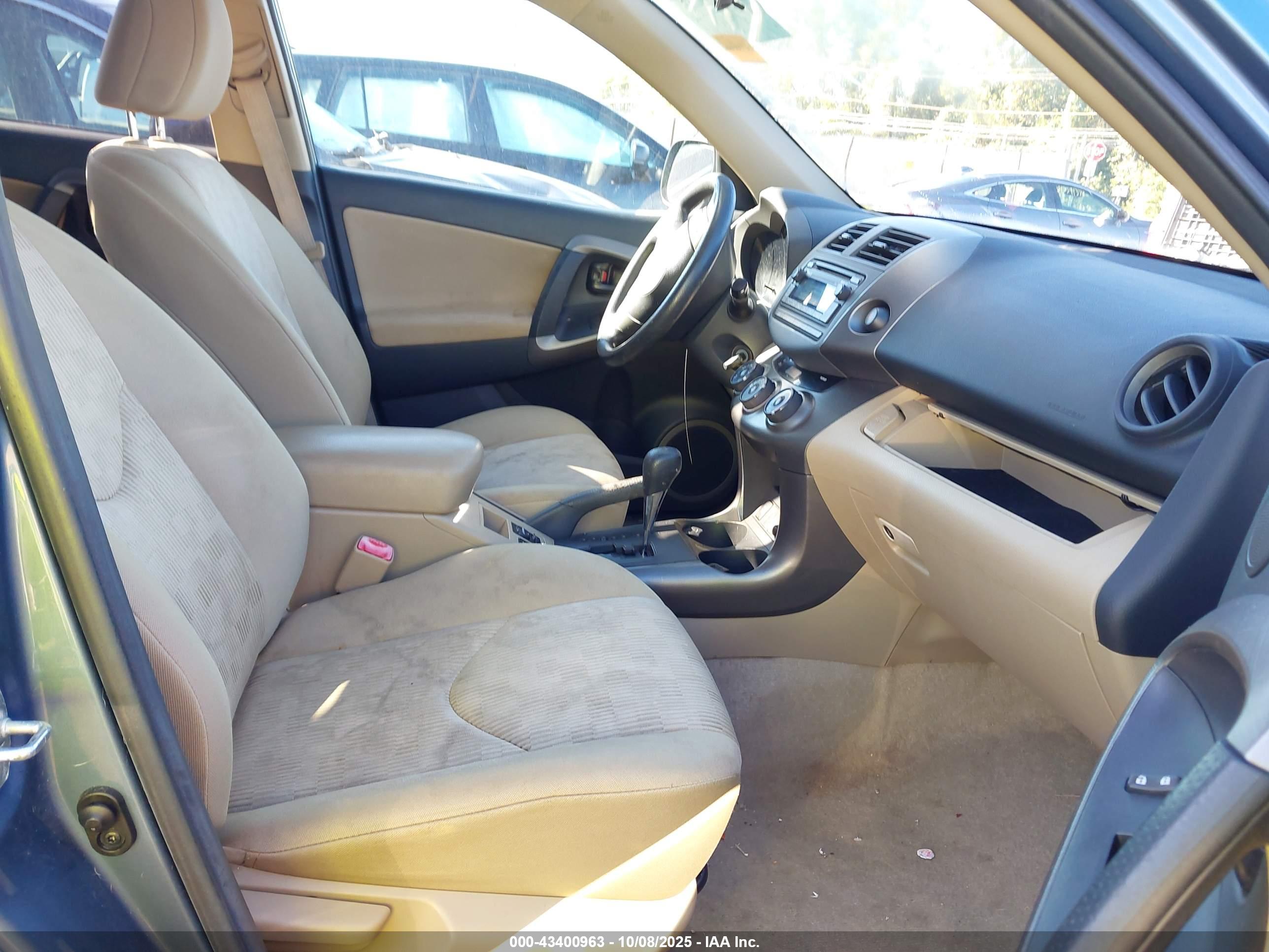 TOYOTA RAV4 image 5