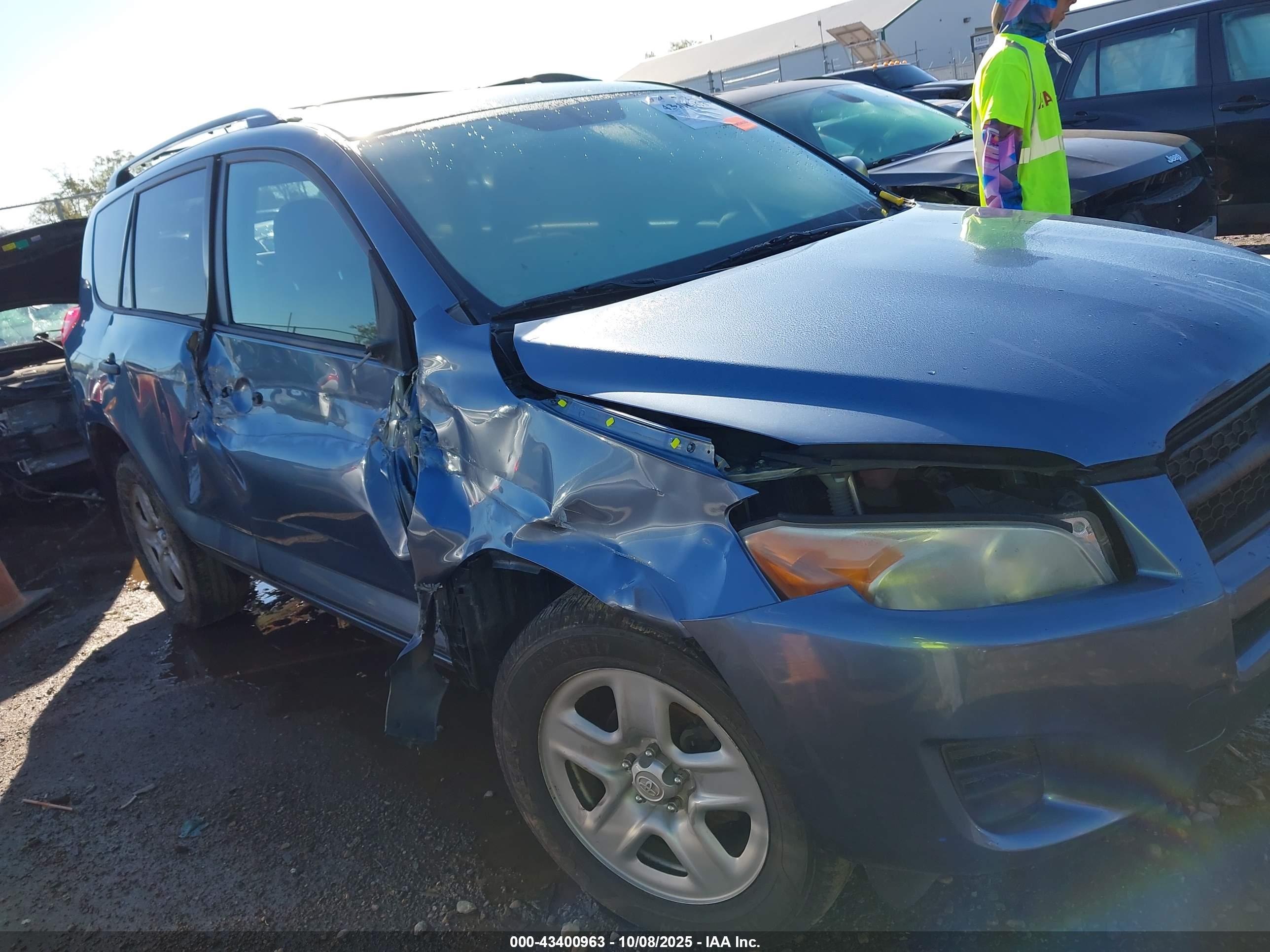 TOYOTA RAV4 image 6