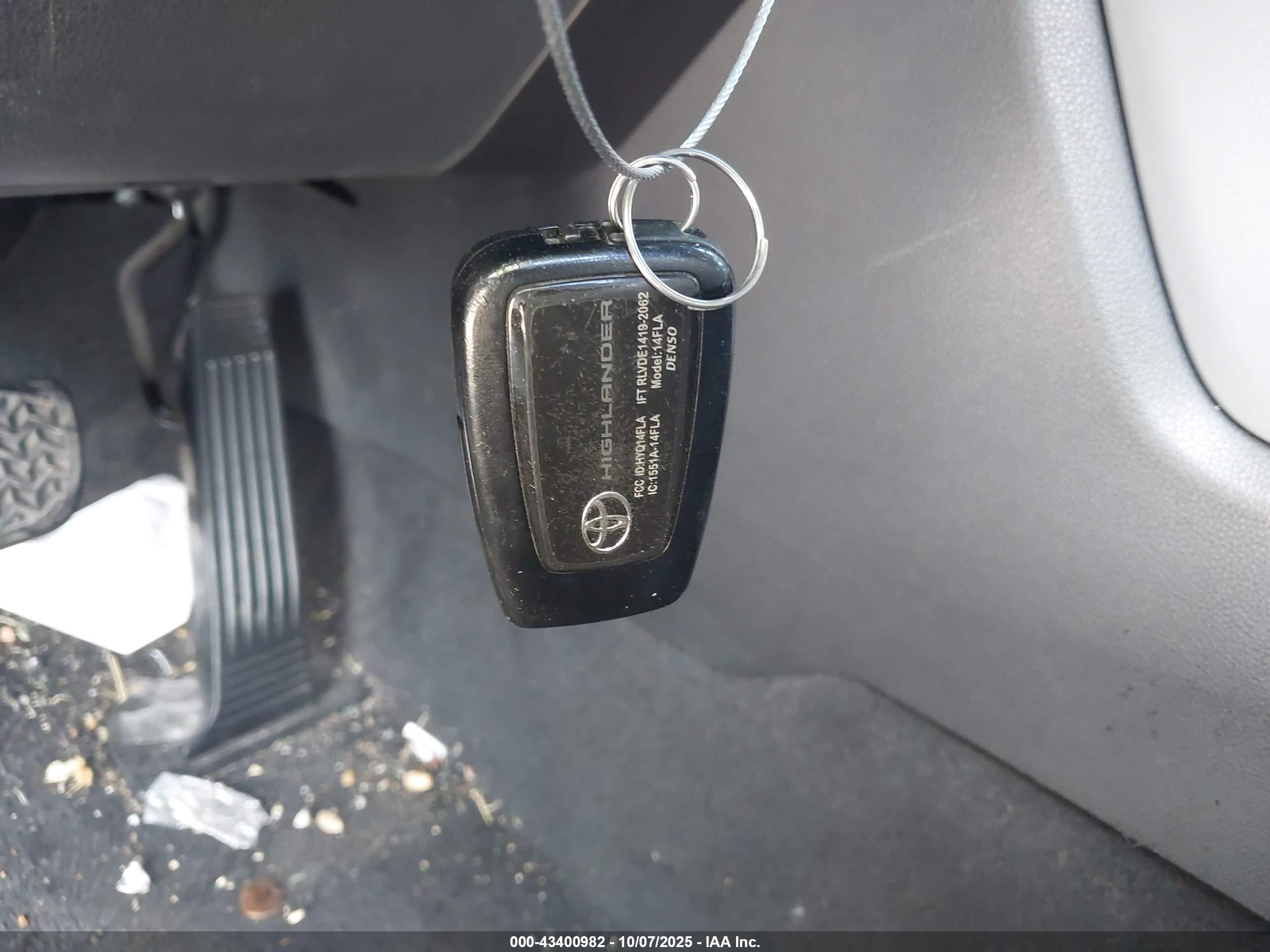 TOYOTA HIGHLANDER image 11