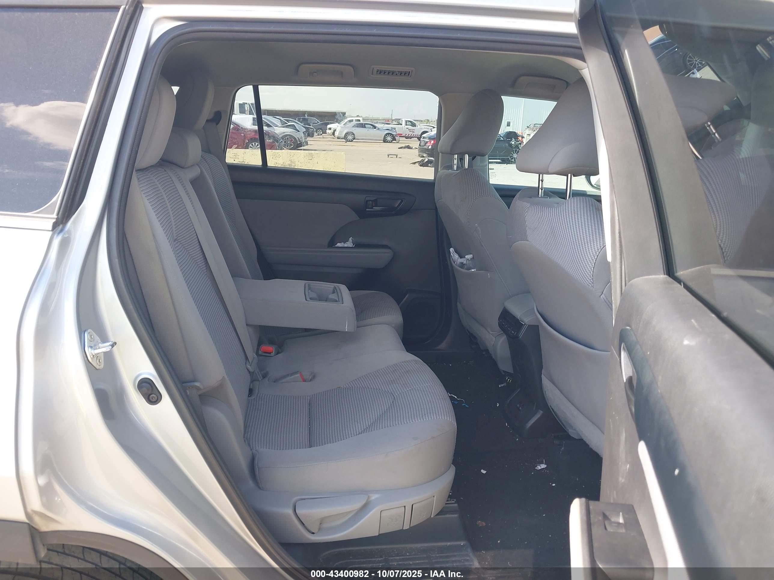 TOYOTA HIGHLANDER image 8