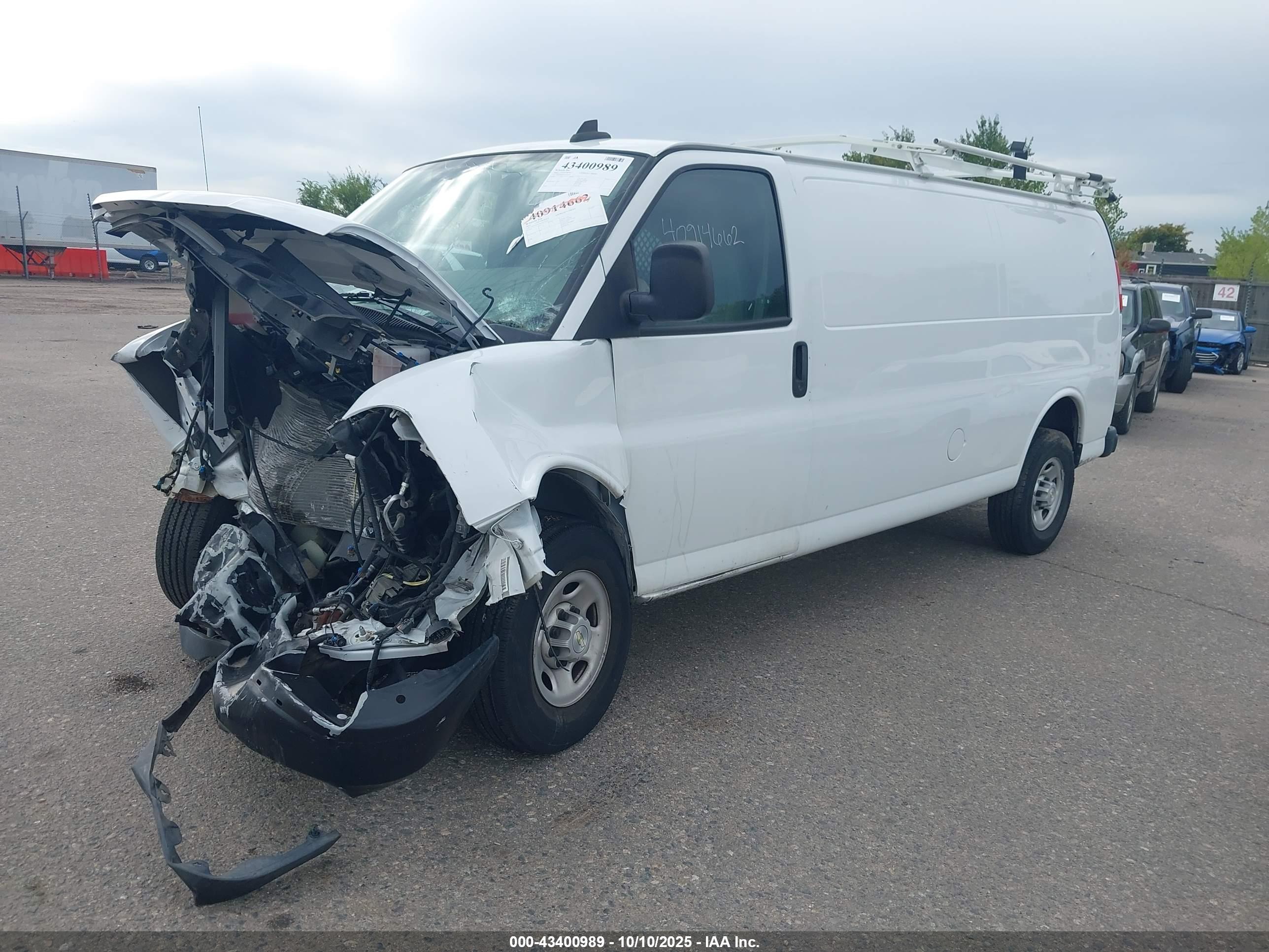 CHEVROLET EXPRESS image 2