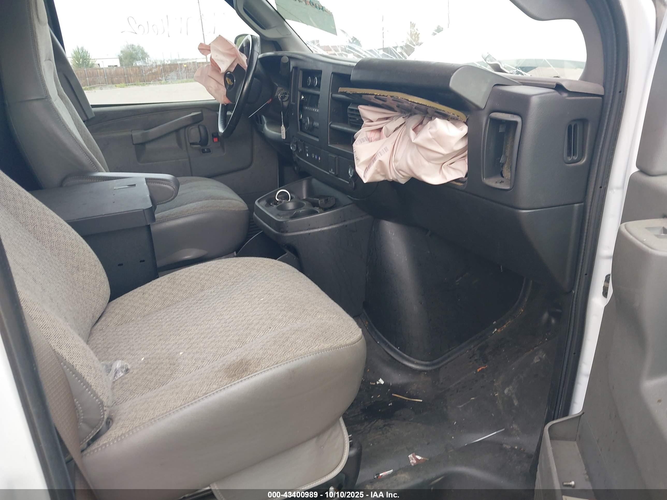 CHEVROLET EXPRESS image 5