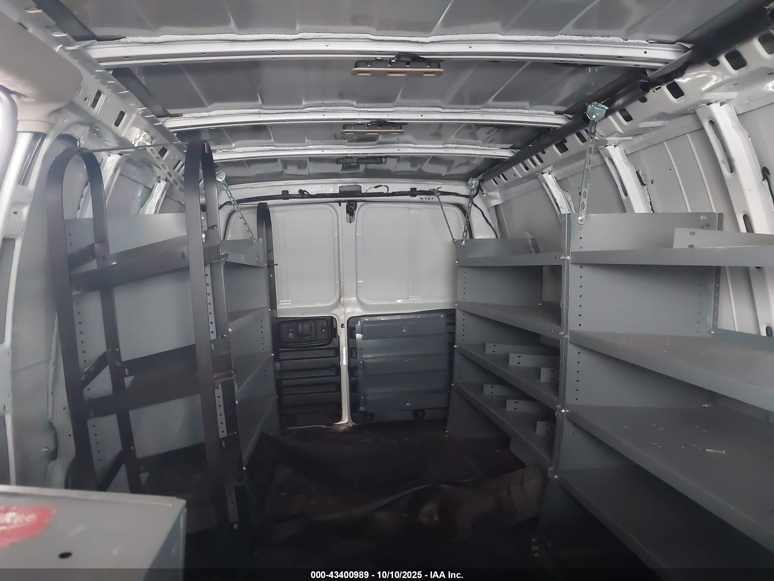 CHEVROLET EXPRESS image 8