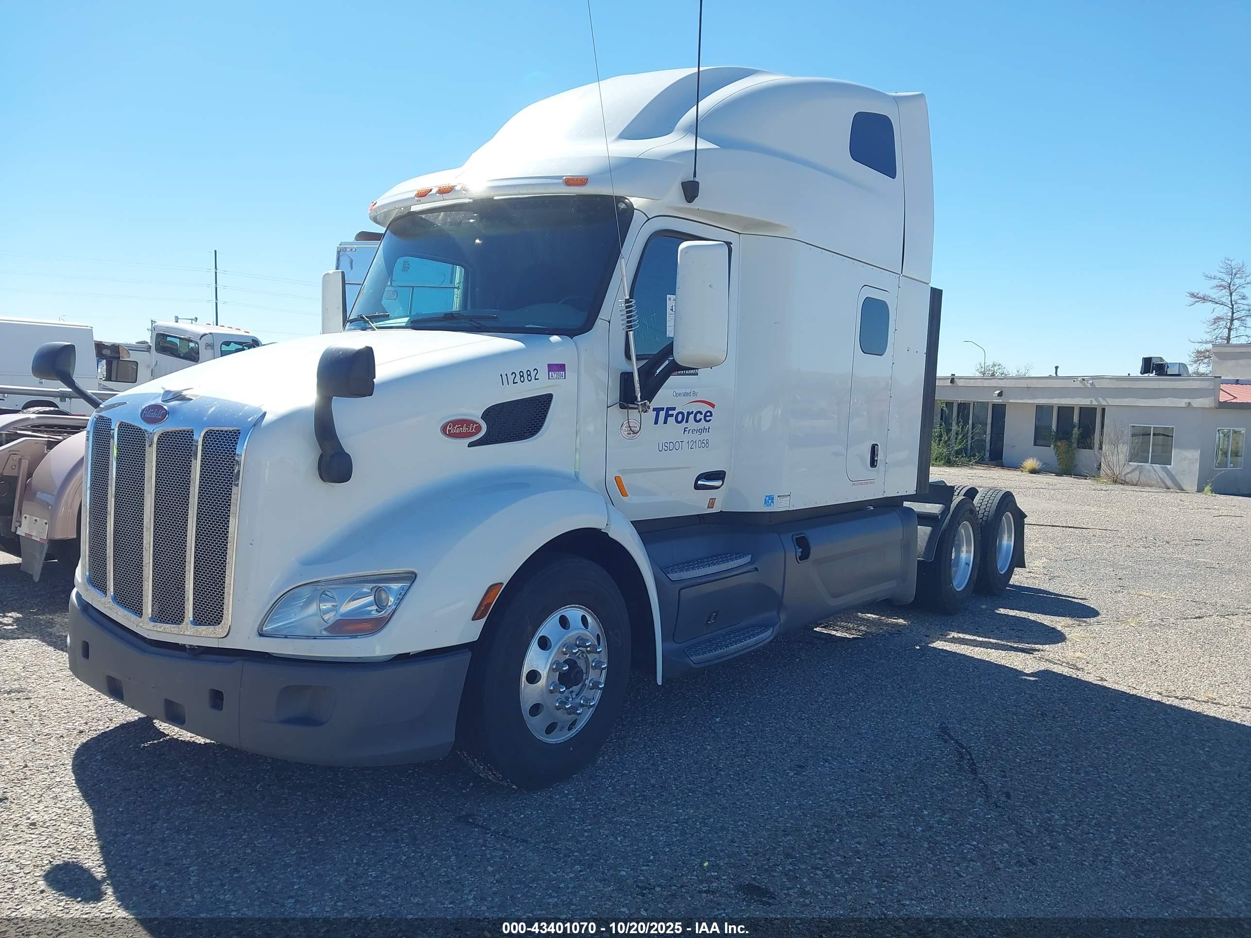 PETERBILT 579 image 2