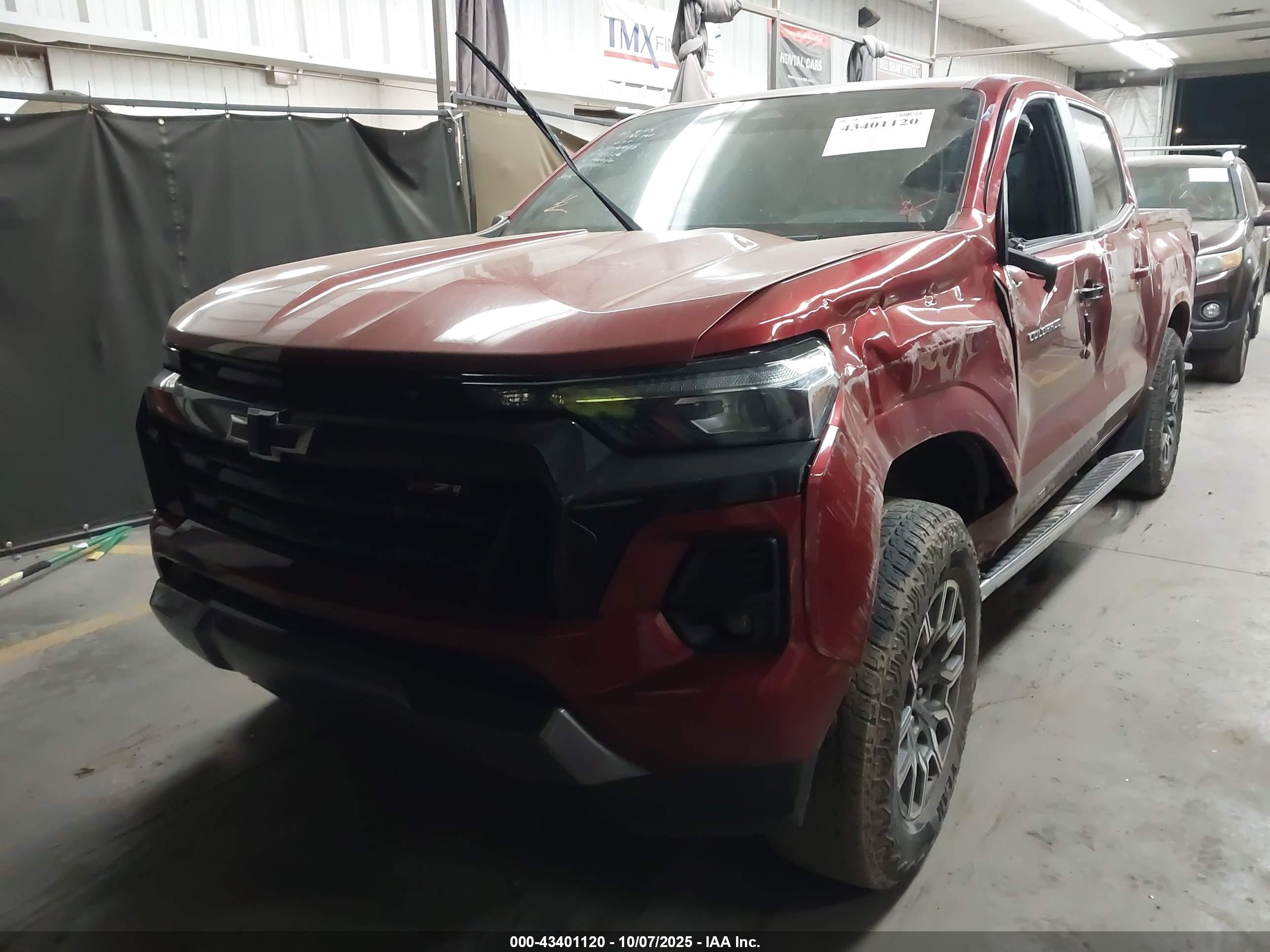 CHEVROLET COLORADO image 2
