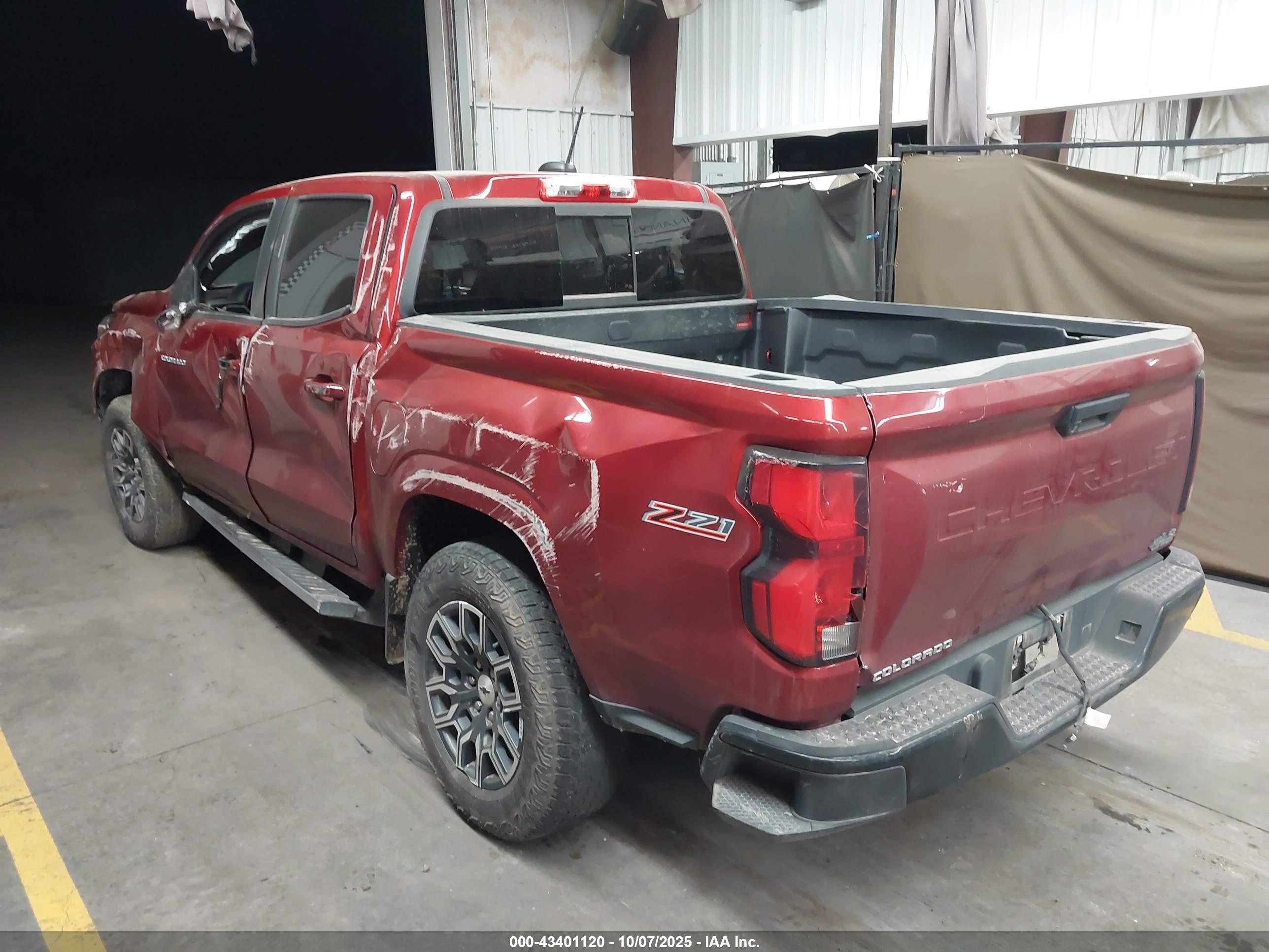 CHEVROLET COLORADO image 3