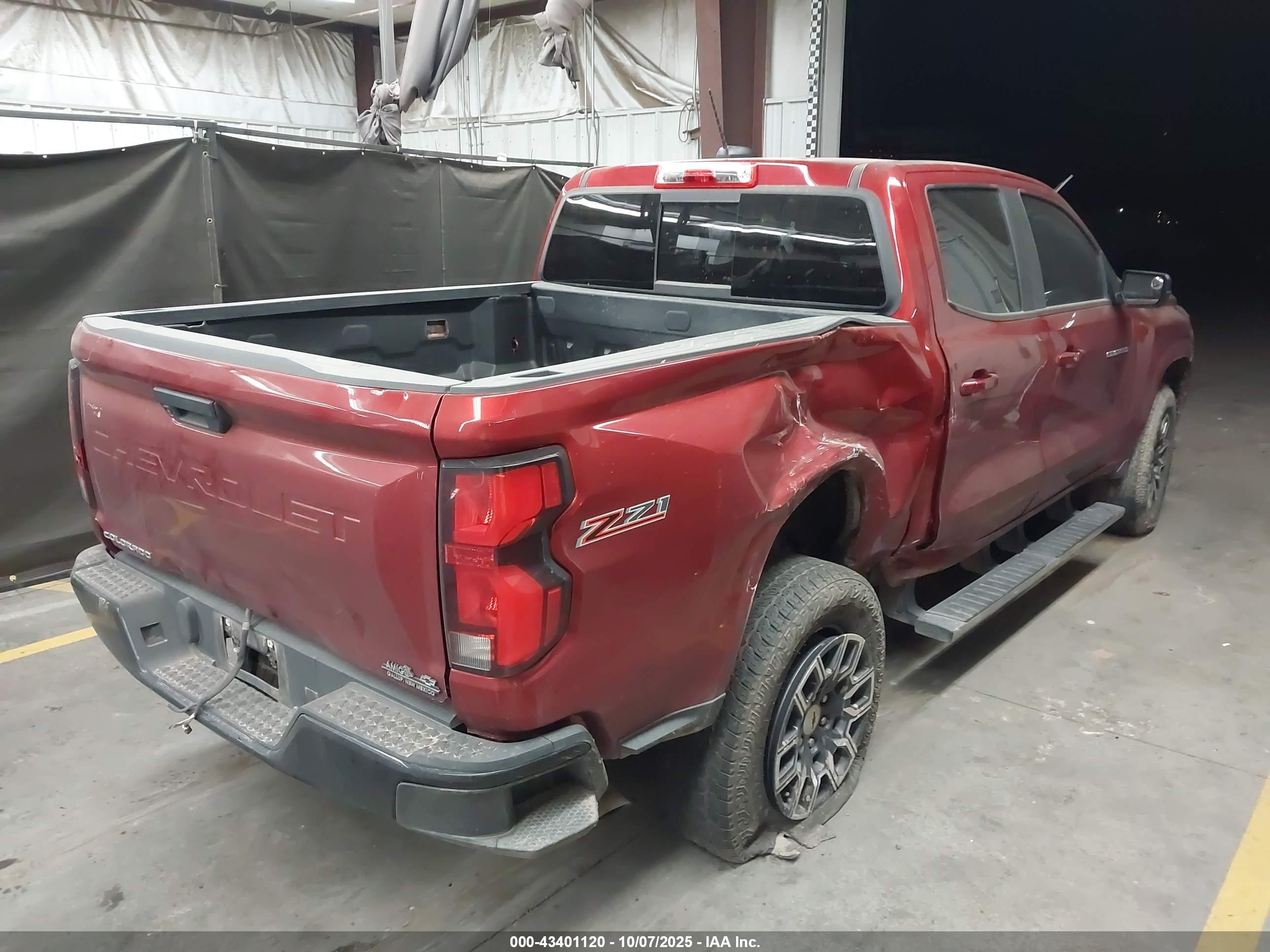 CHEVROLET COLORADO image 4