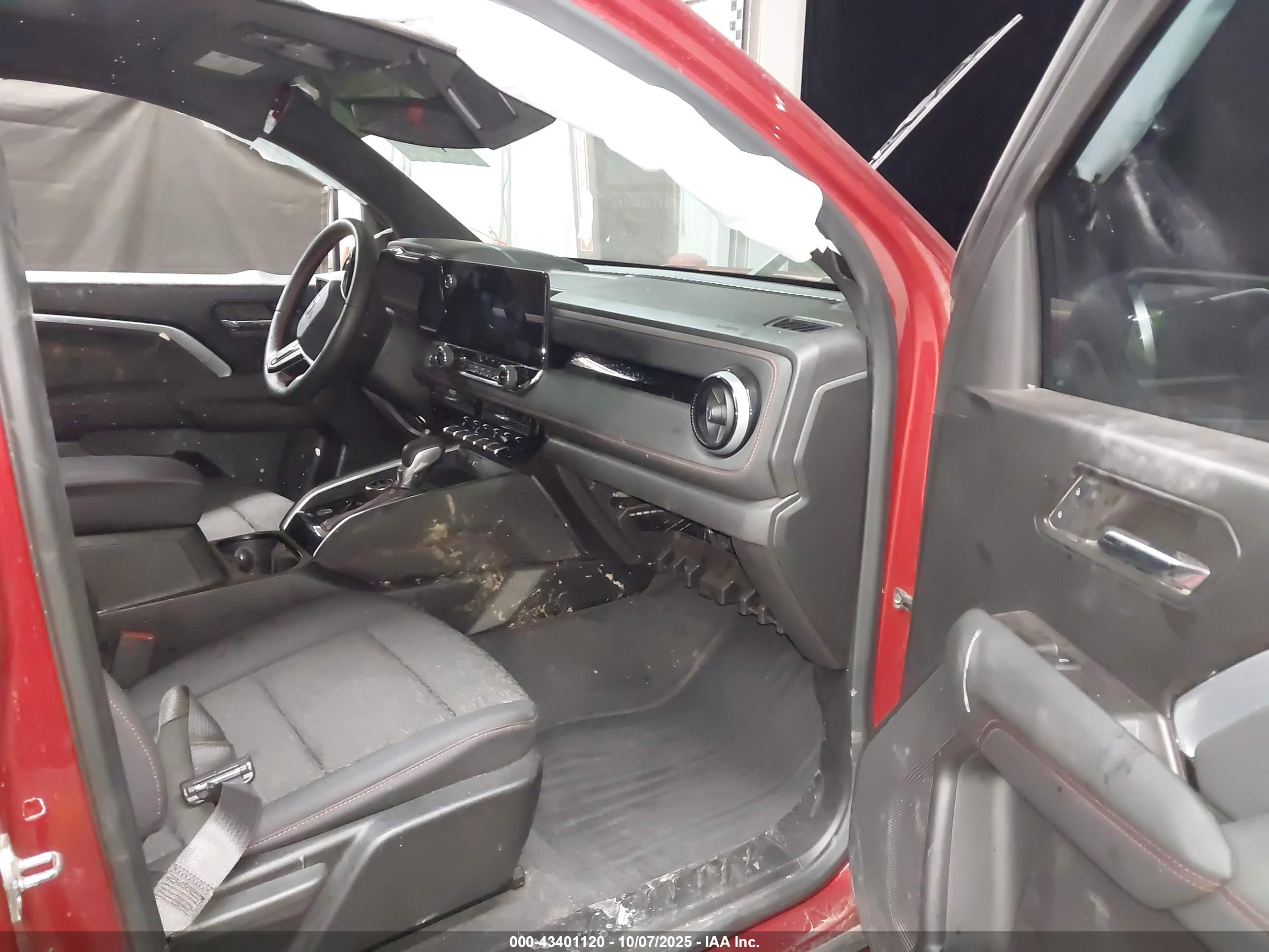 CHEVROLET COLORADO image 5