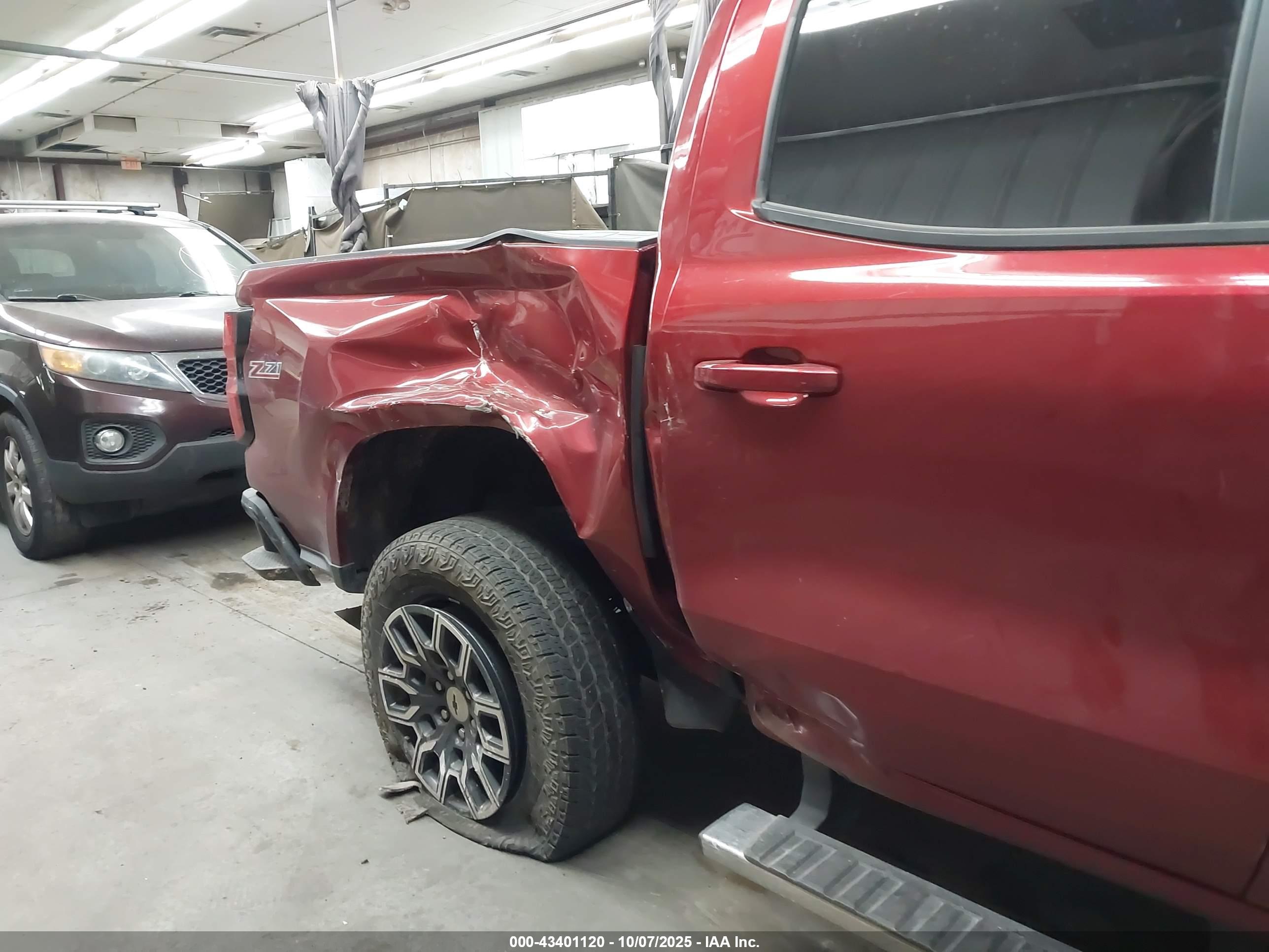CHEVROLET COLORADO image 6
