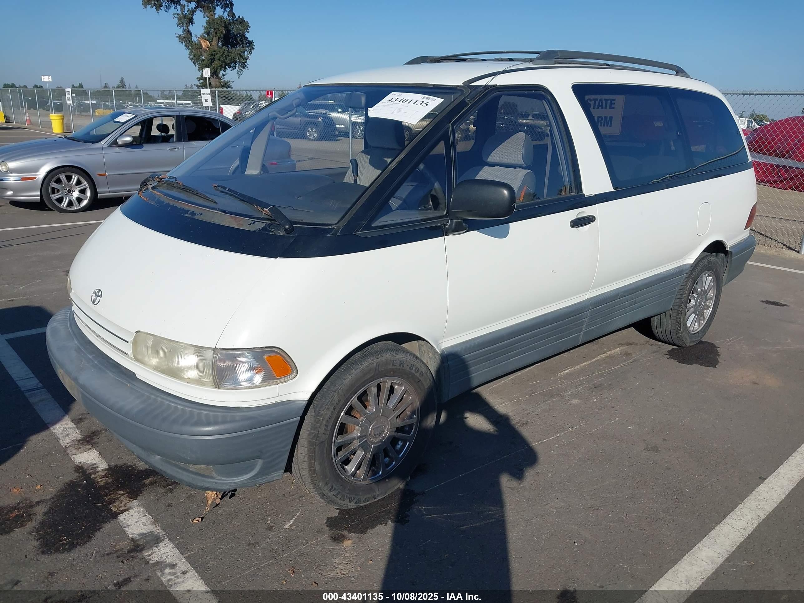 TOYOTA PREVIA image 2