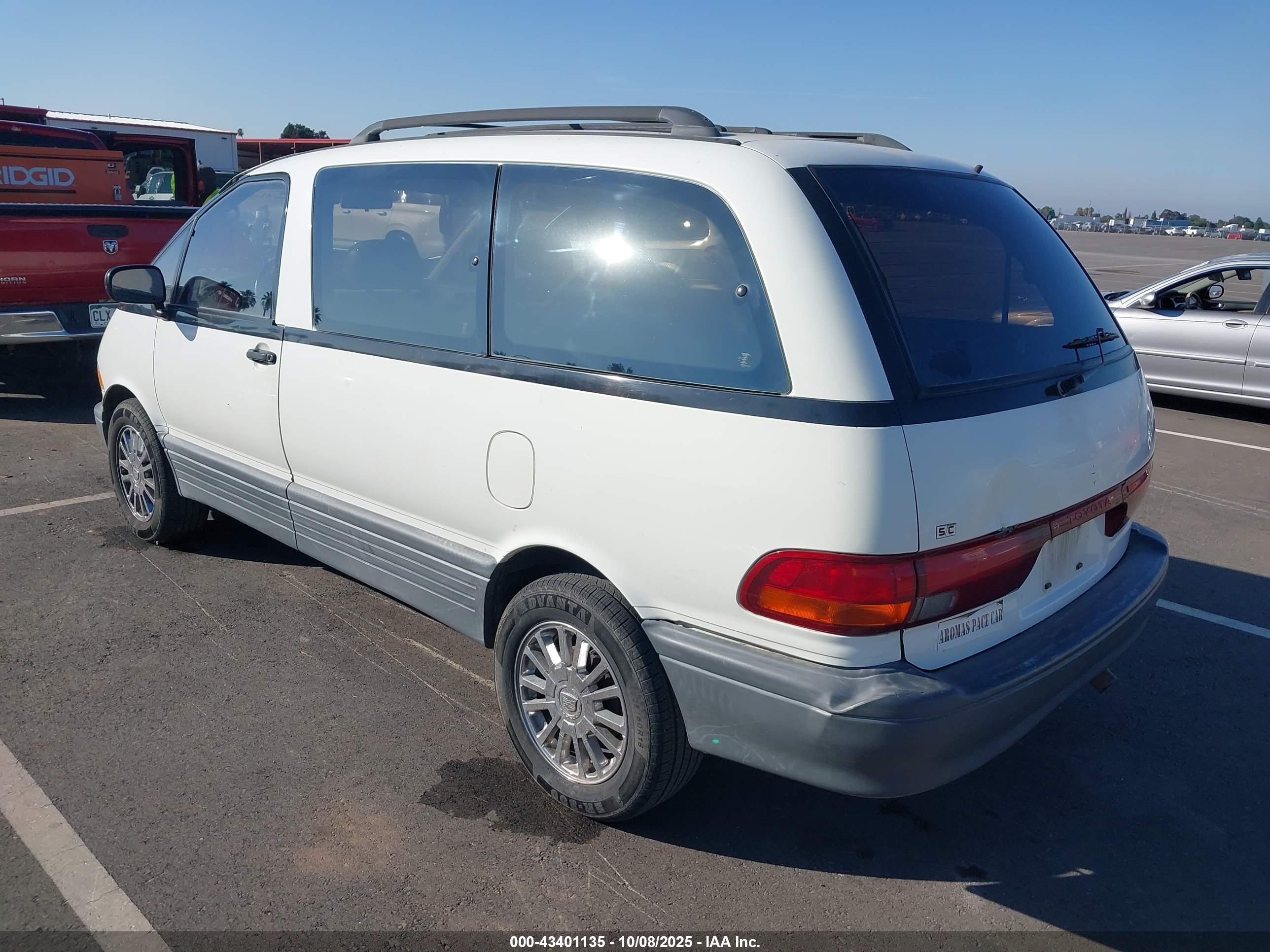 TOYOTA PREVIA image 3