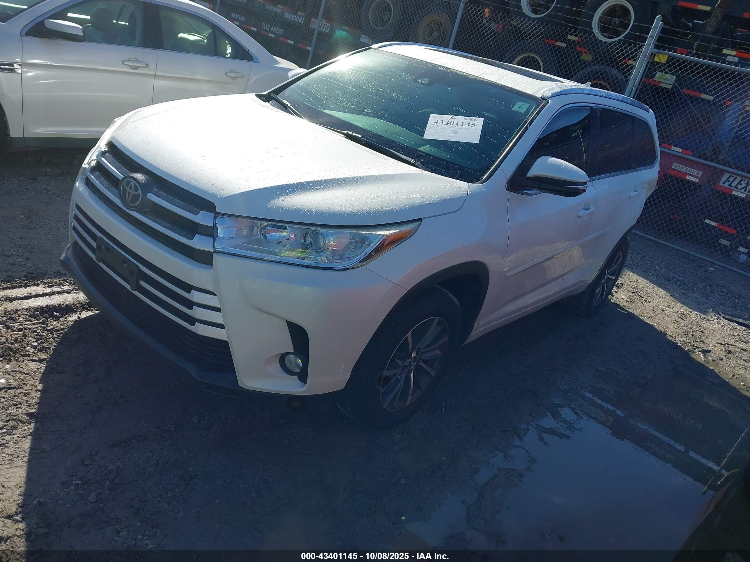 TOYOTA HIGHLANDER image 2