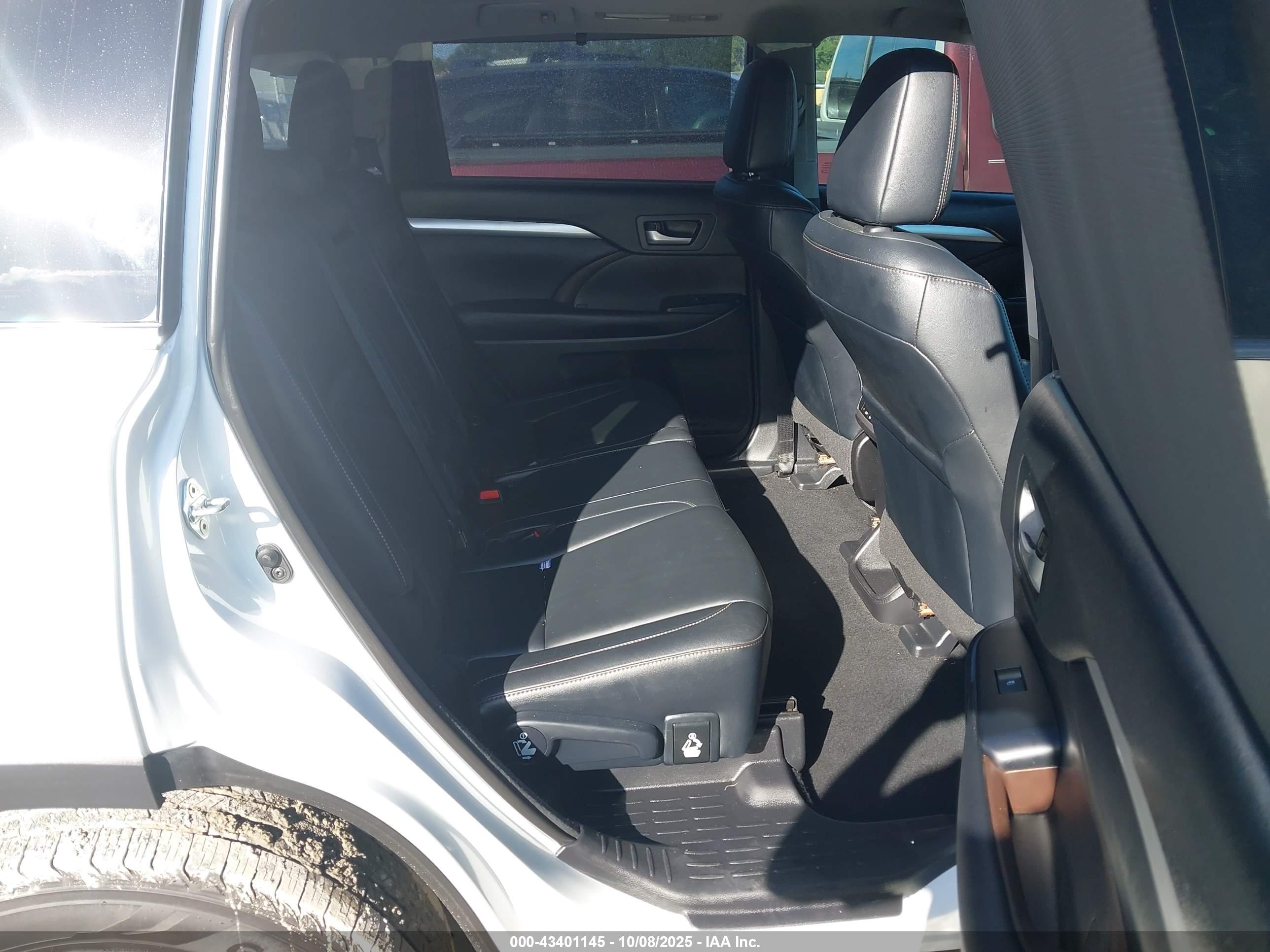 TOYOTA HIGHLANDER image 8