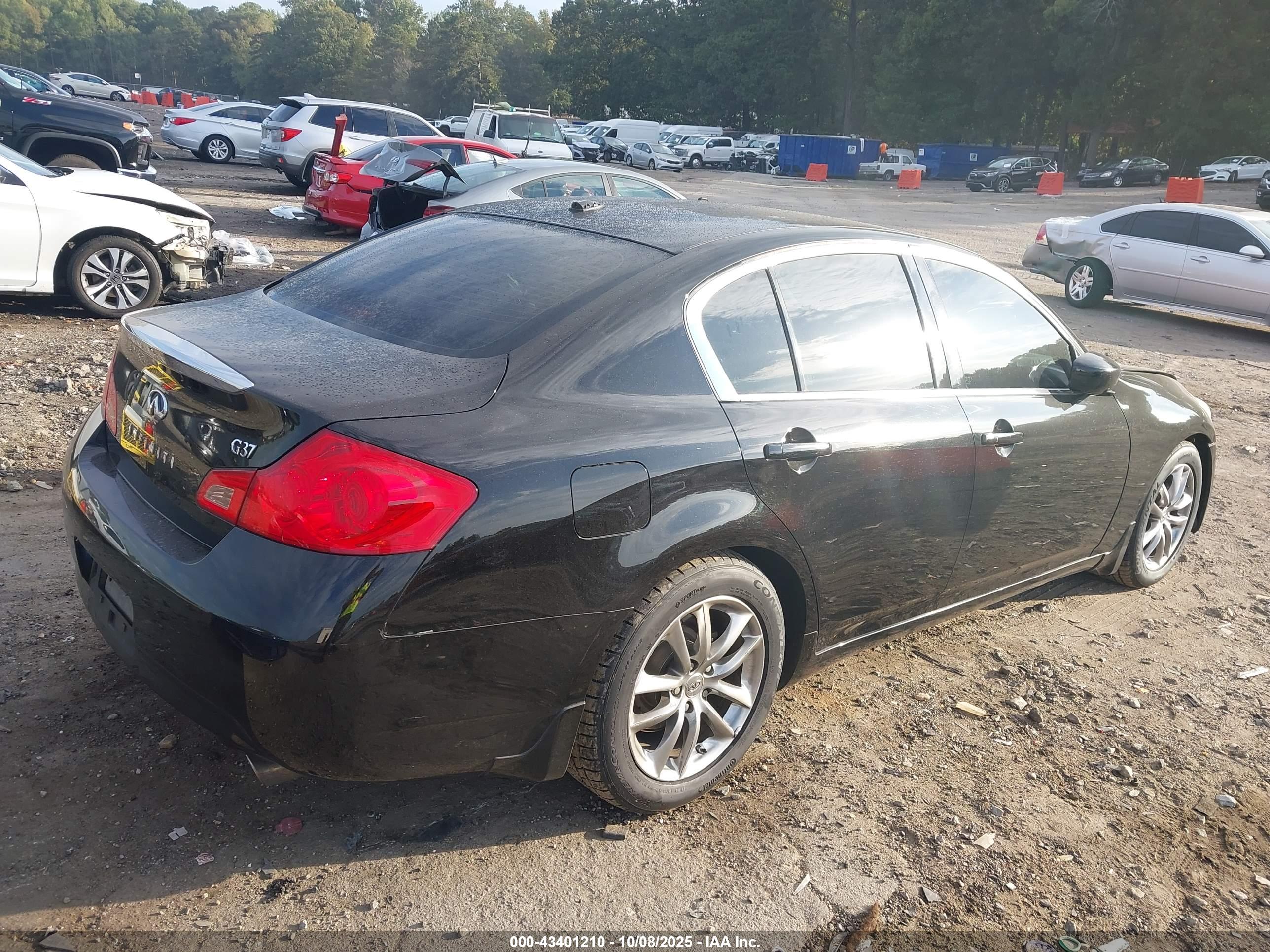 INFINITI G37 image 4