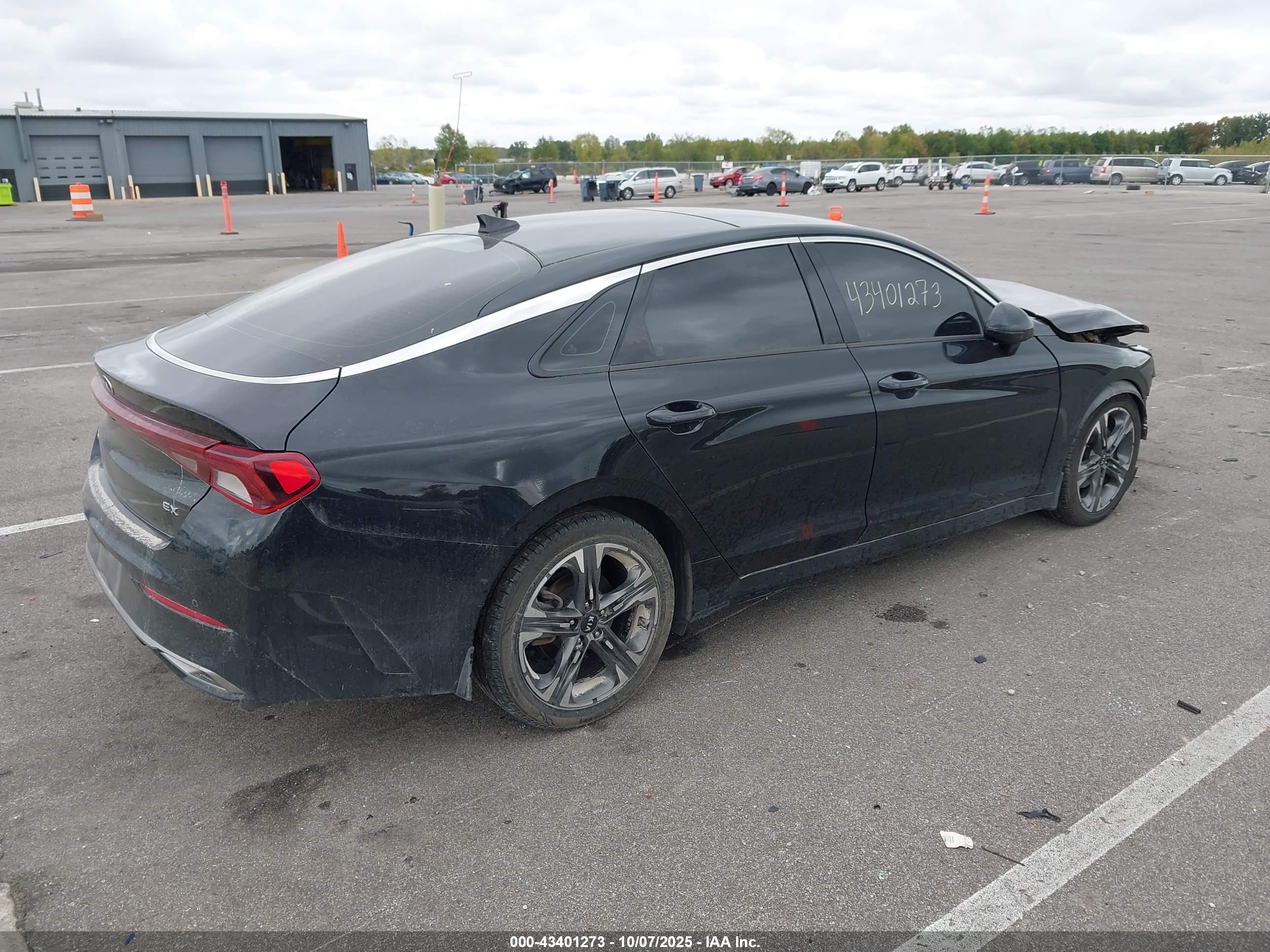 KIA K5 image 4