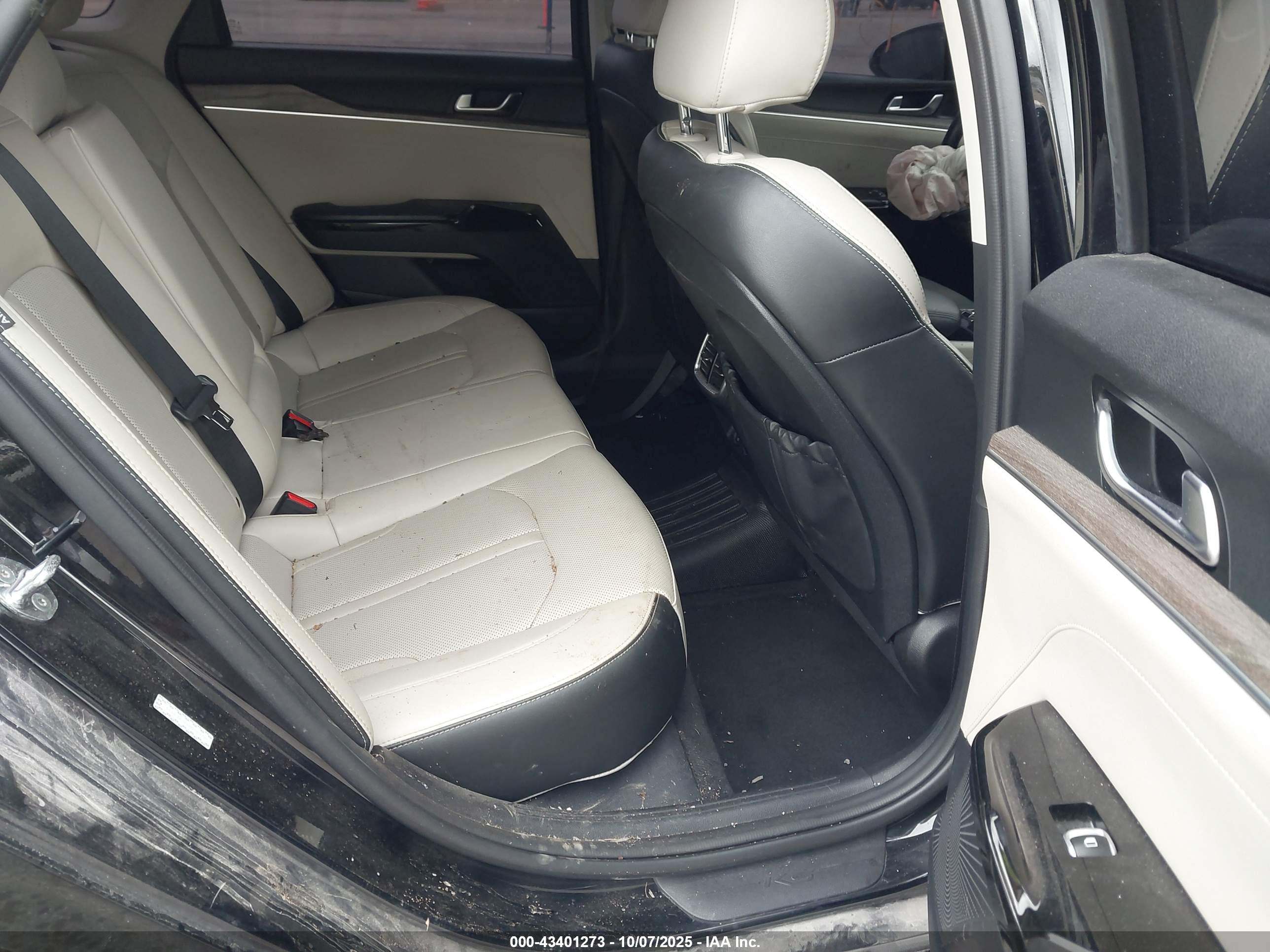 KIA K5 image 8