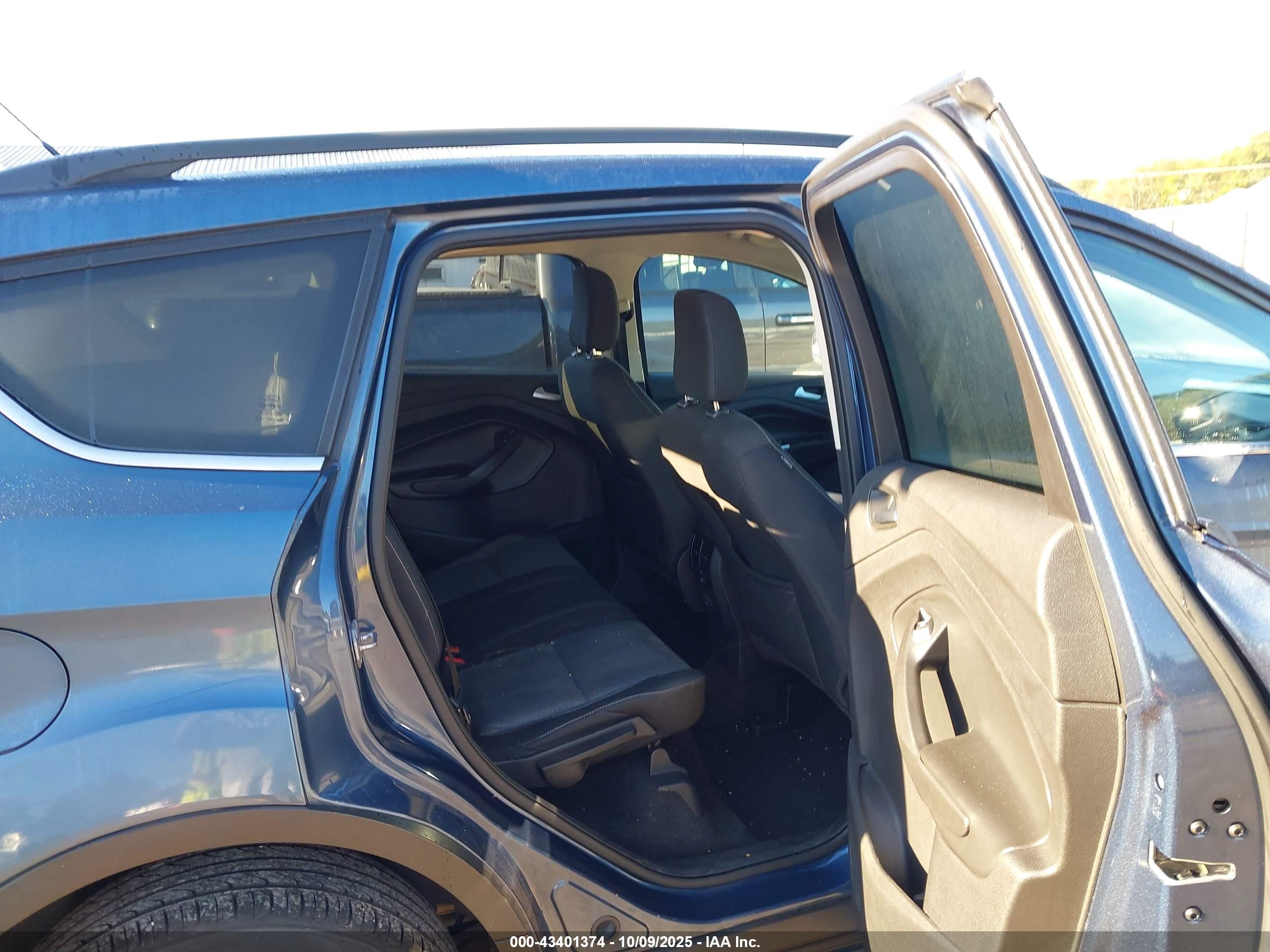 FORD ESCAPE image 8