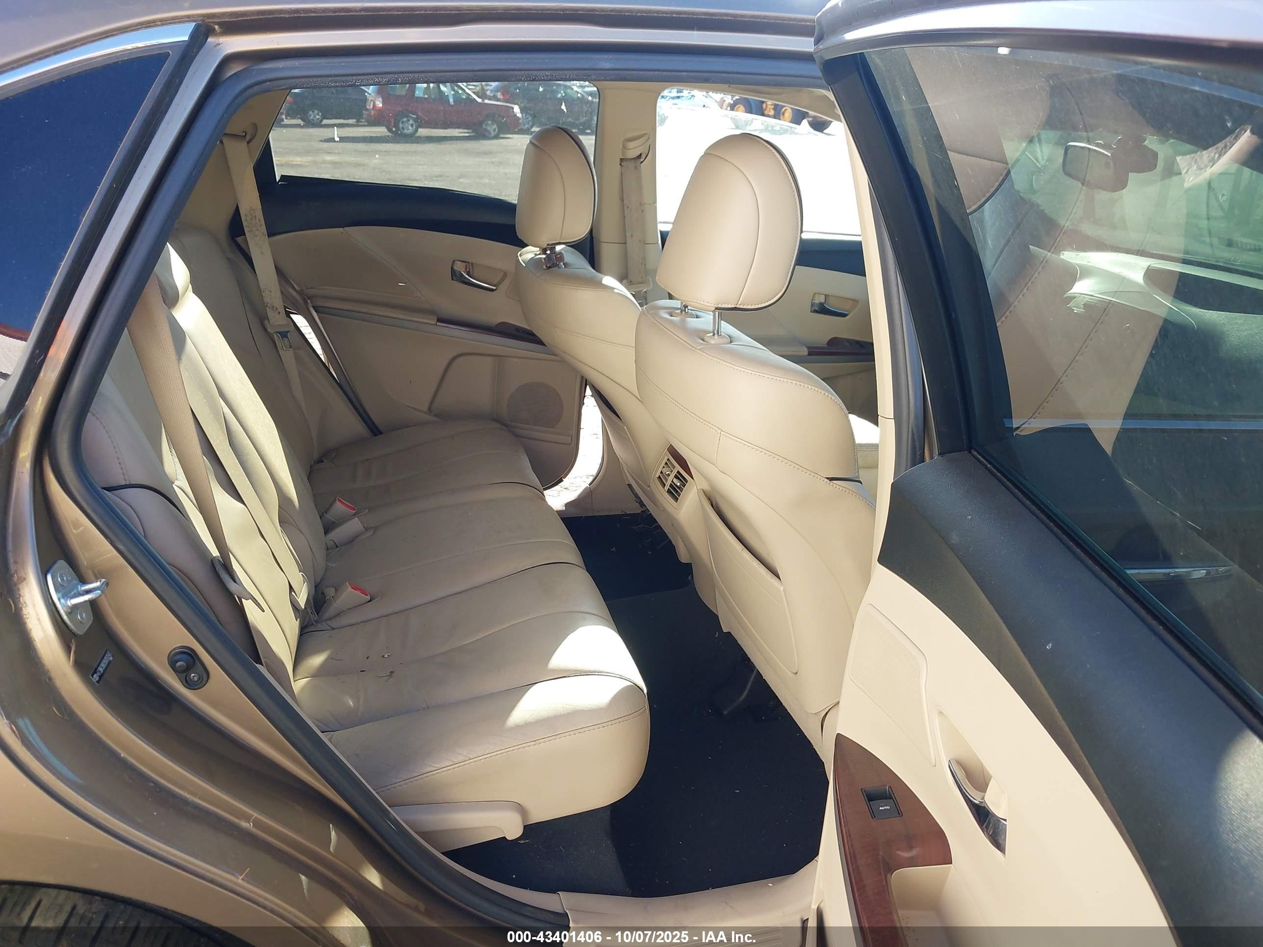 TOYOTA VENZA image 8