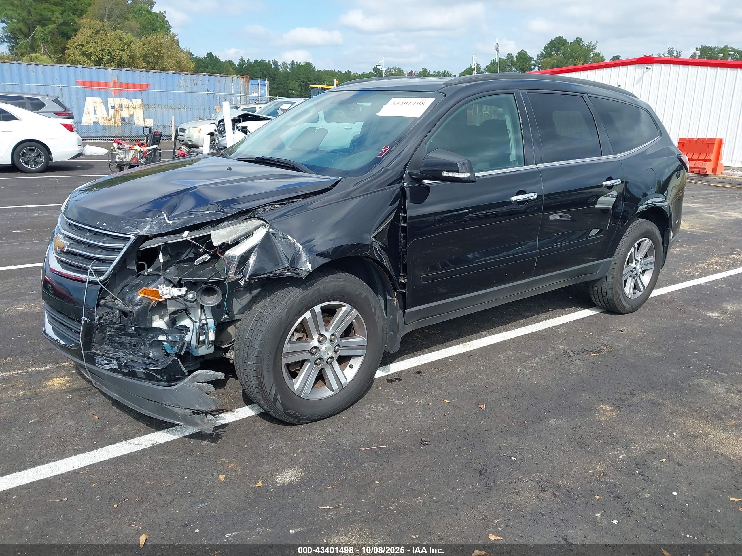 CHEVROLET TRAVERSE image 2