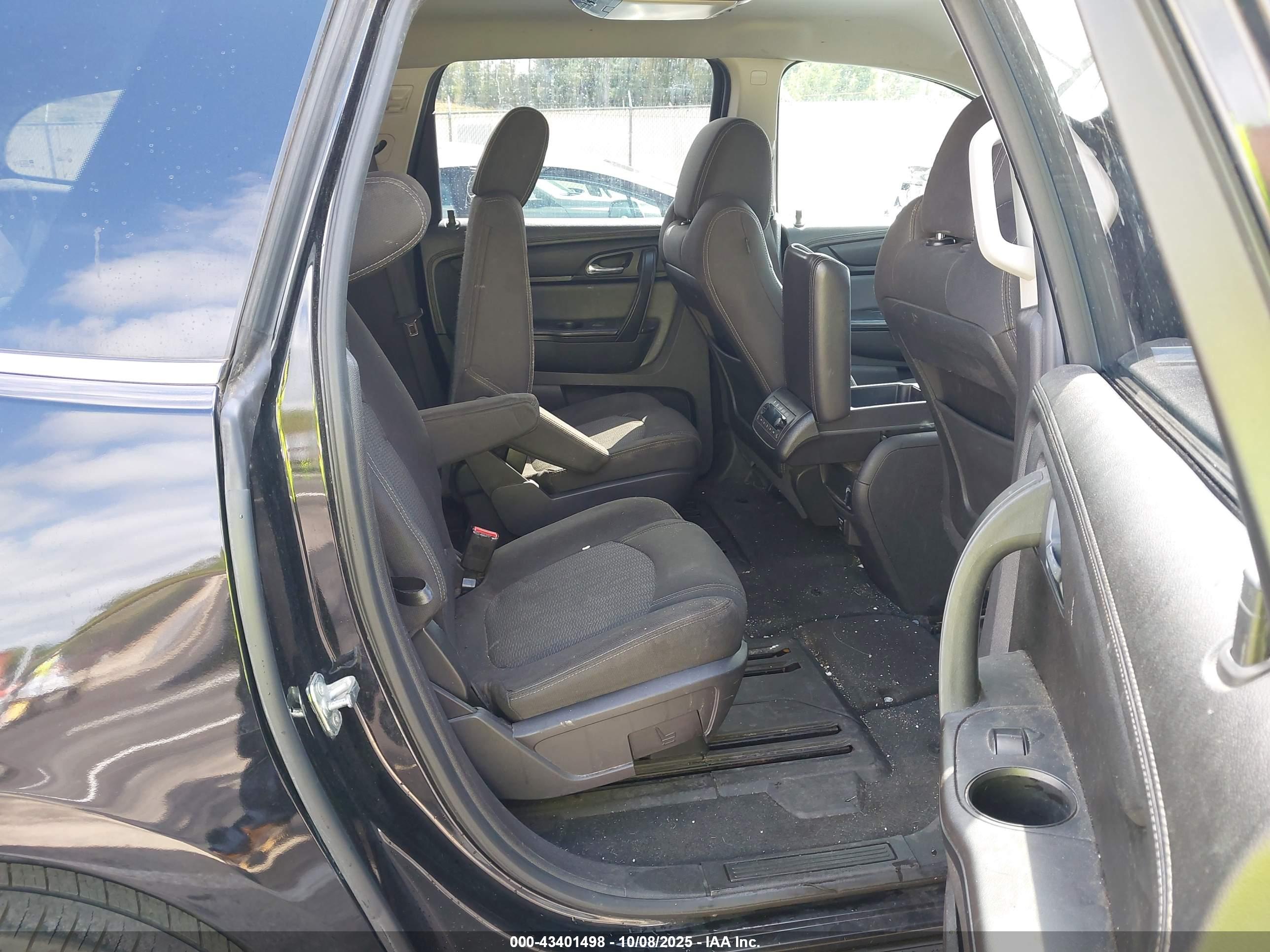 CHEVROLET TRAVERSE image 8