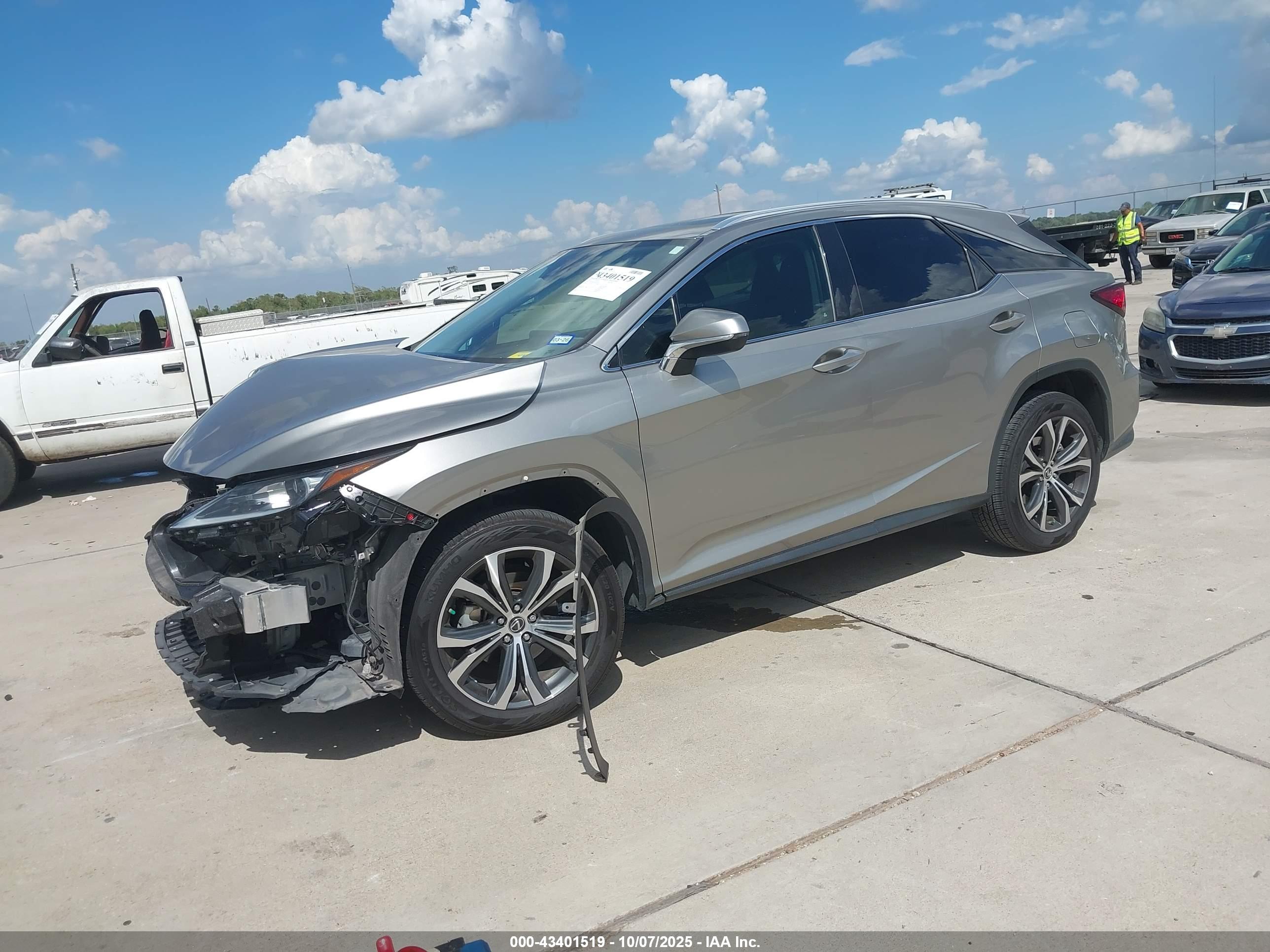 LEXUS RX image 2