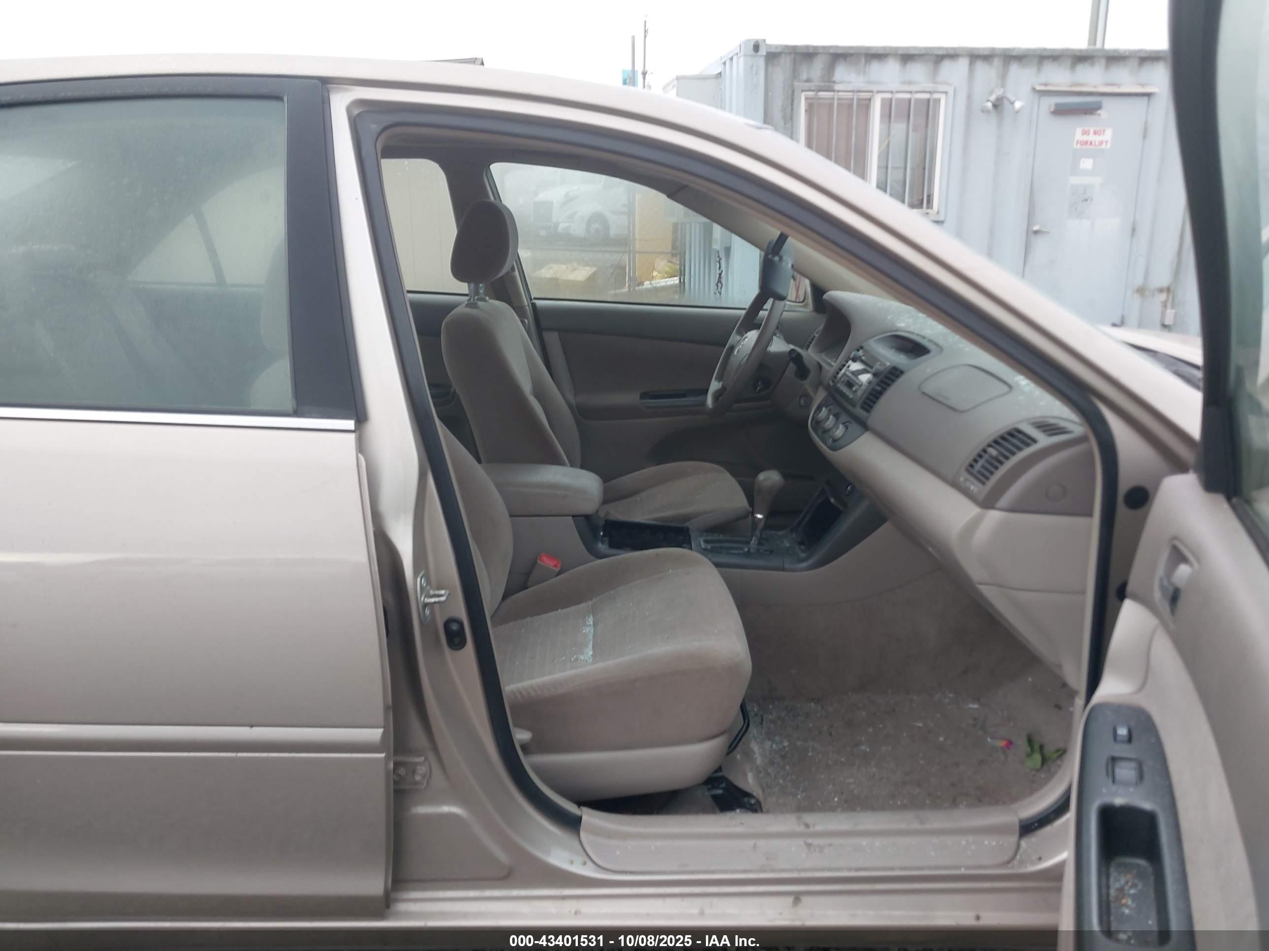 TOYOTA CAMRY image 5