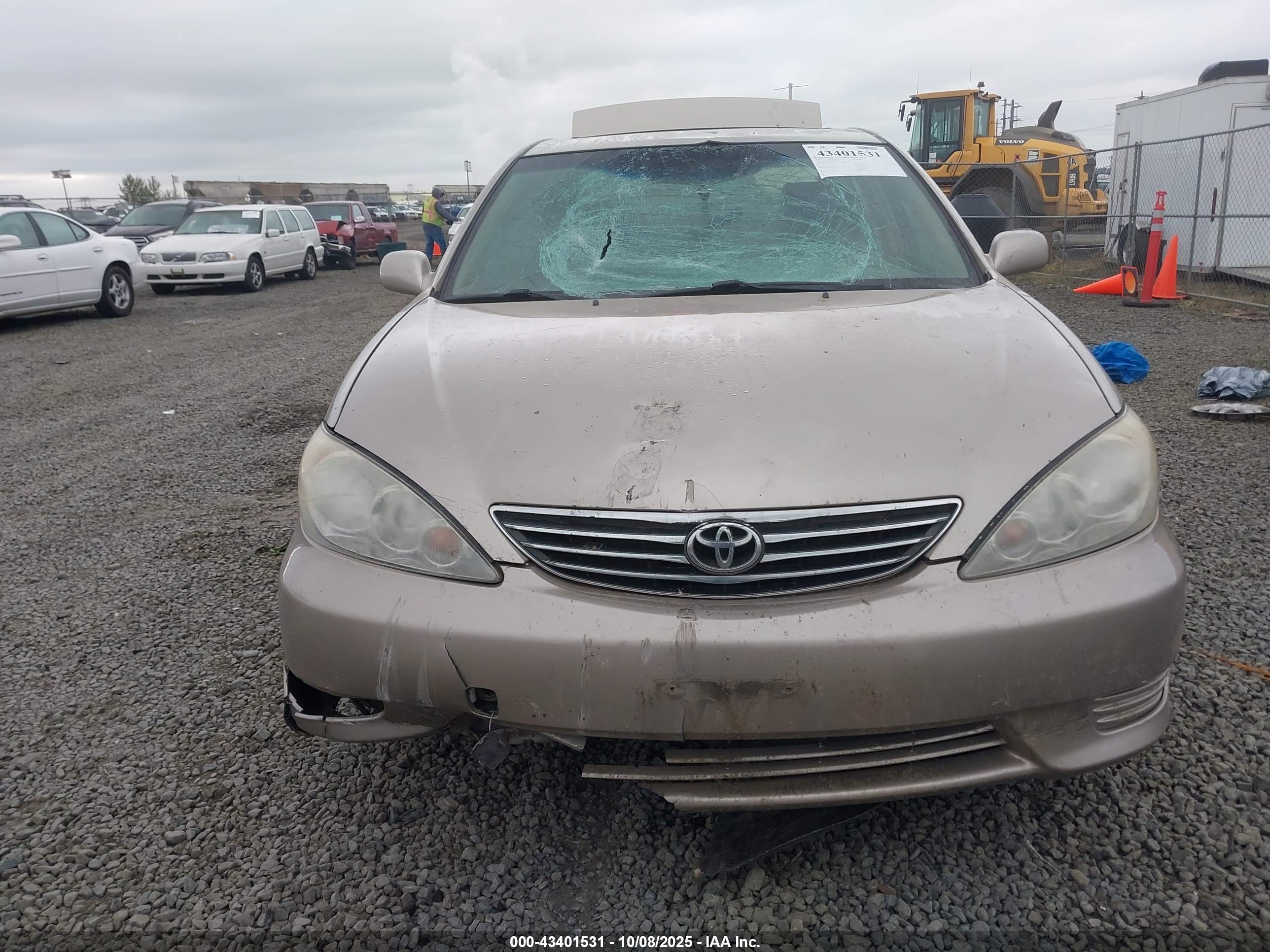 TOYOTA CAMRY image 6