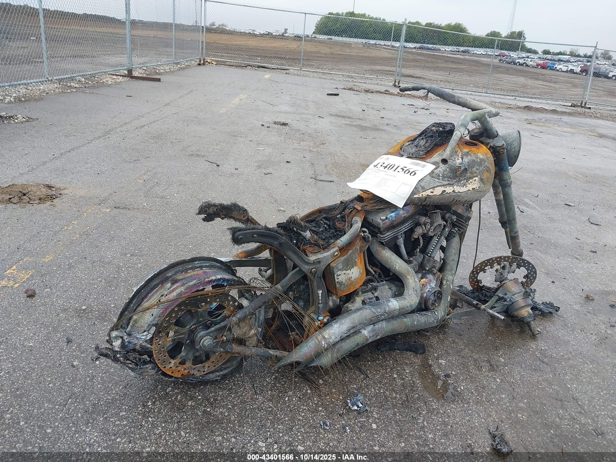 HARLEY-DAVIDSON FXST image 4