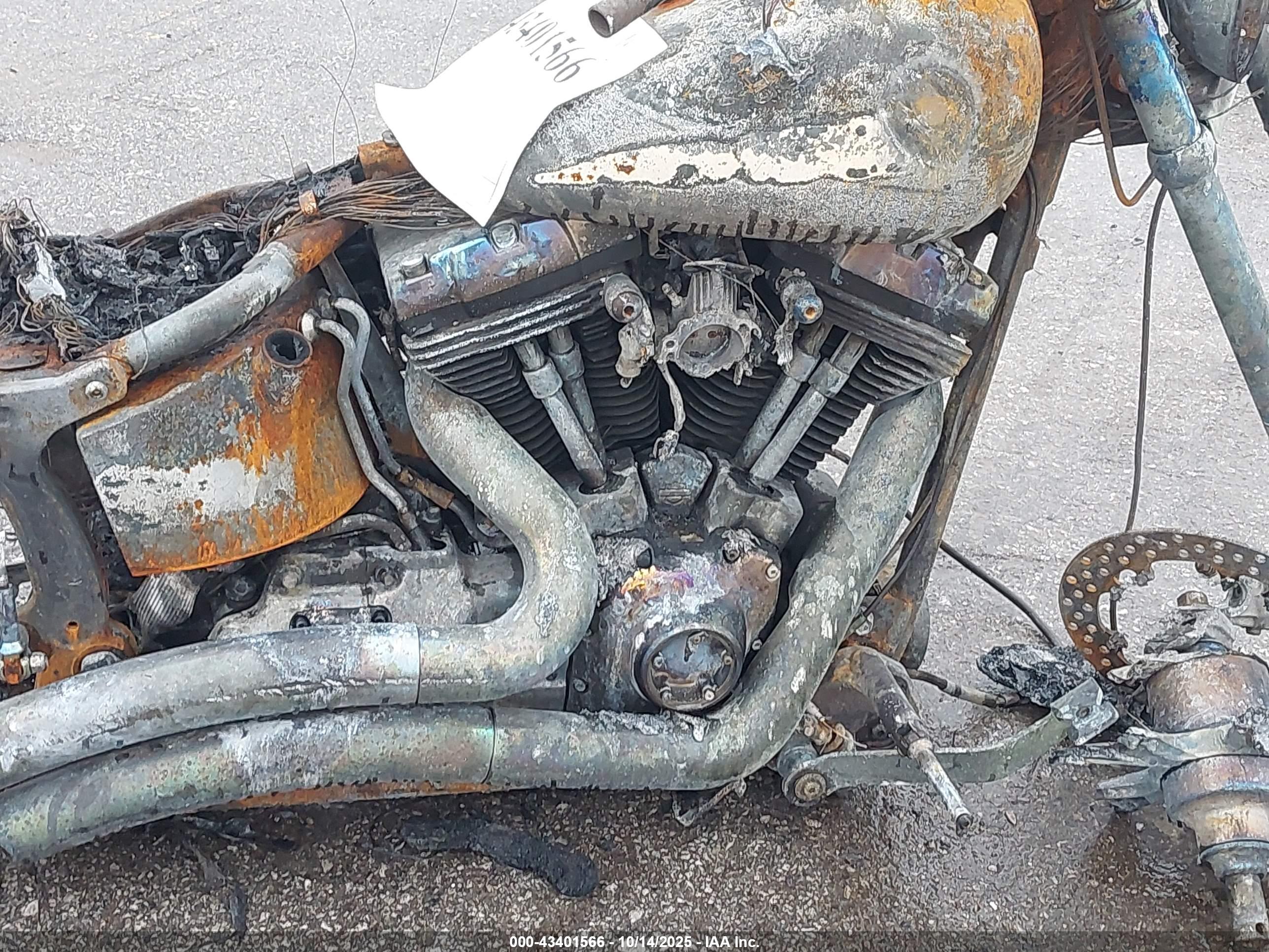 HARLEY-DAVIDSON FXST image 8