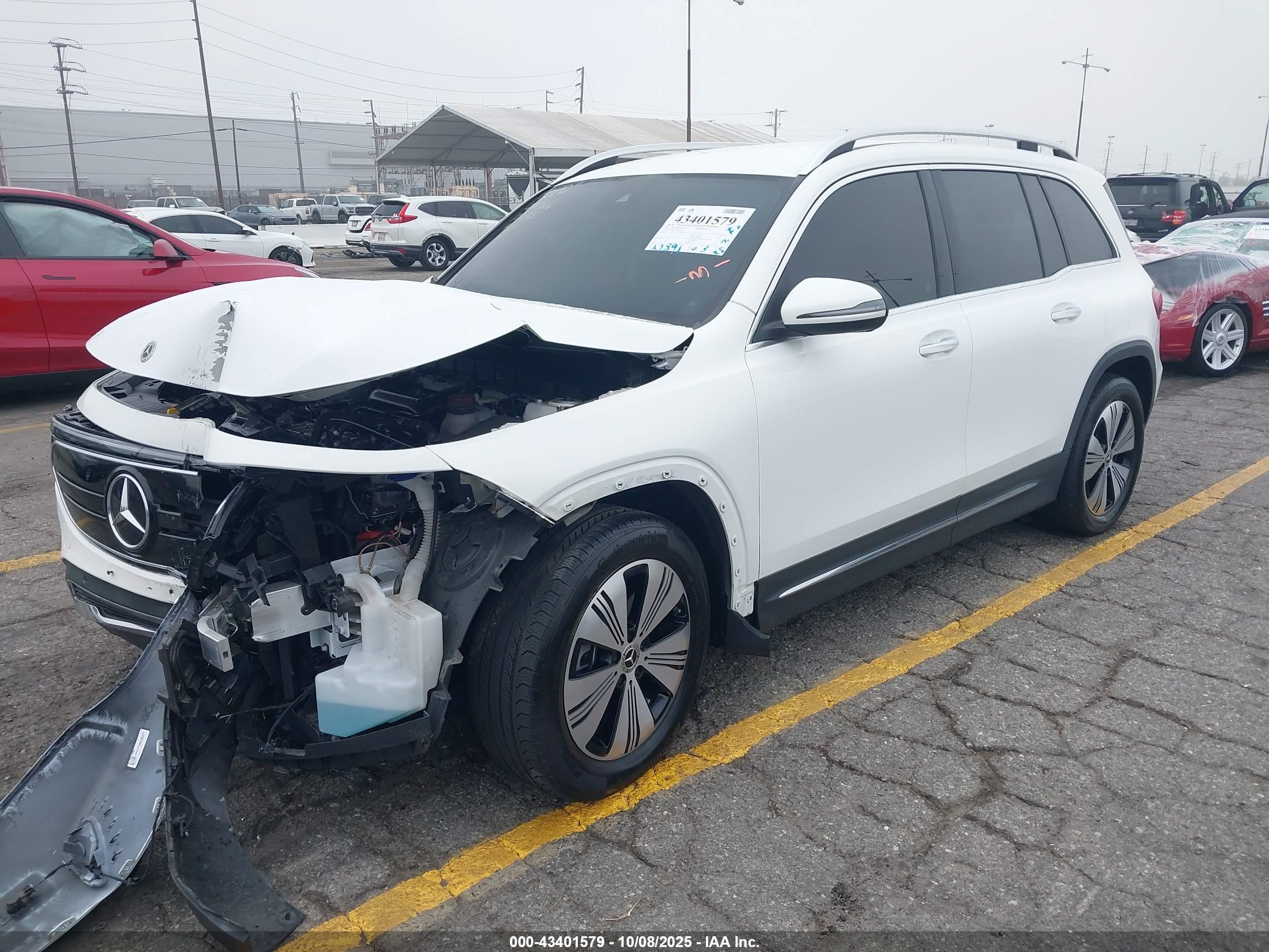 MERCEDES-BENZ EQB image 2