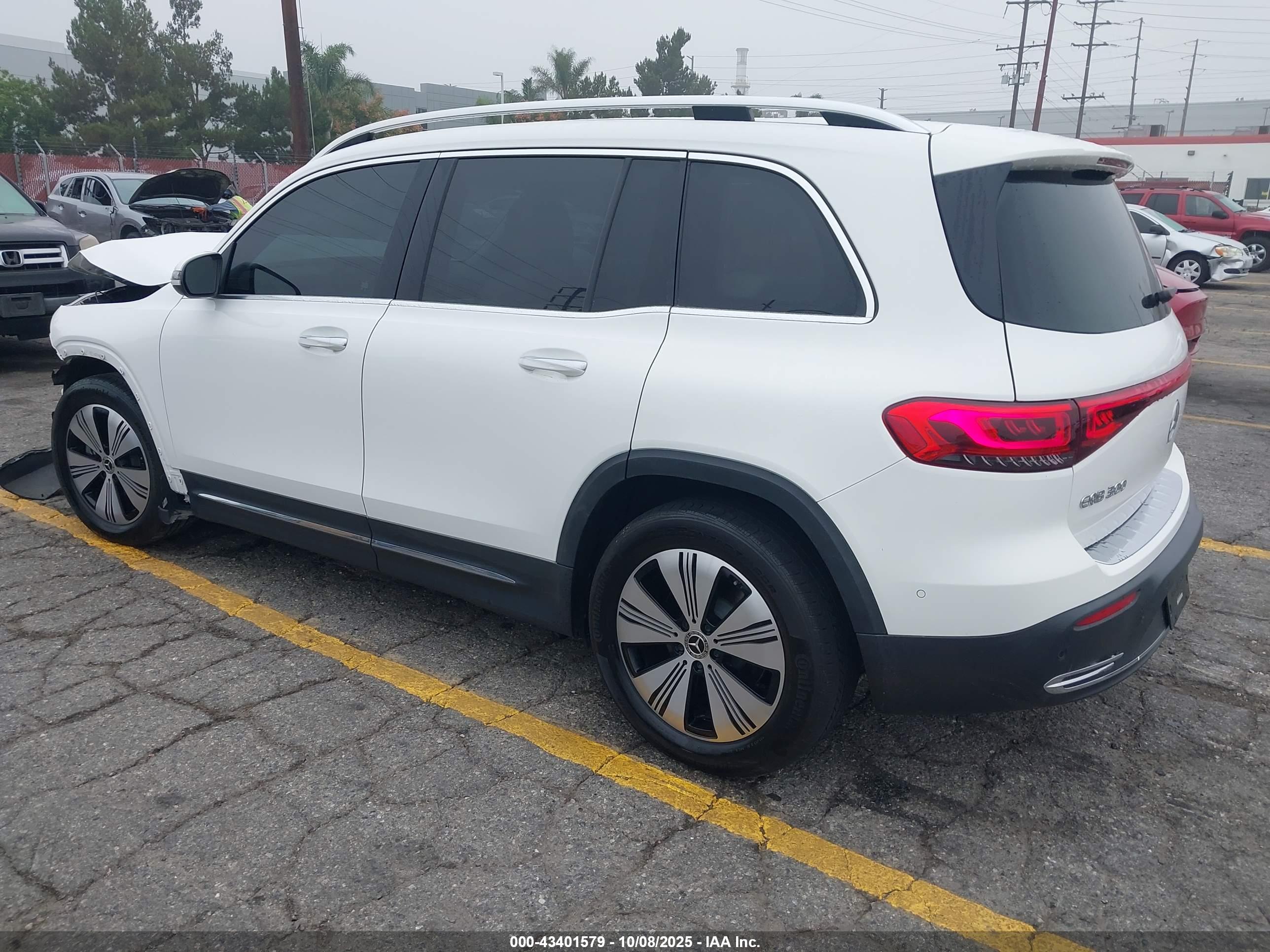 MERCEDES-BENZ EQB image 3