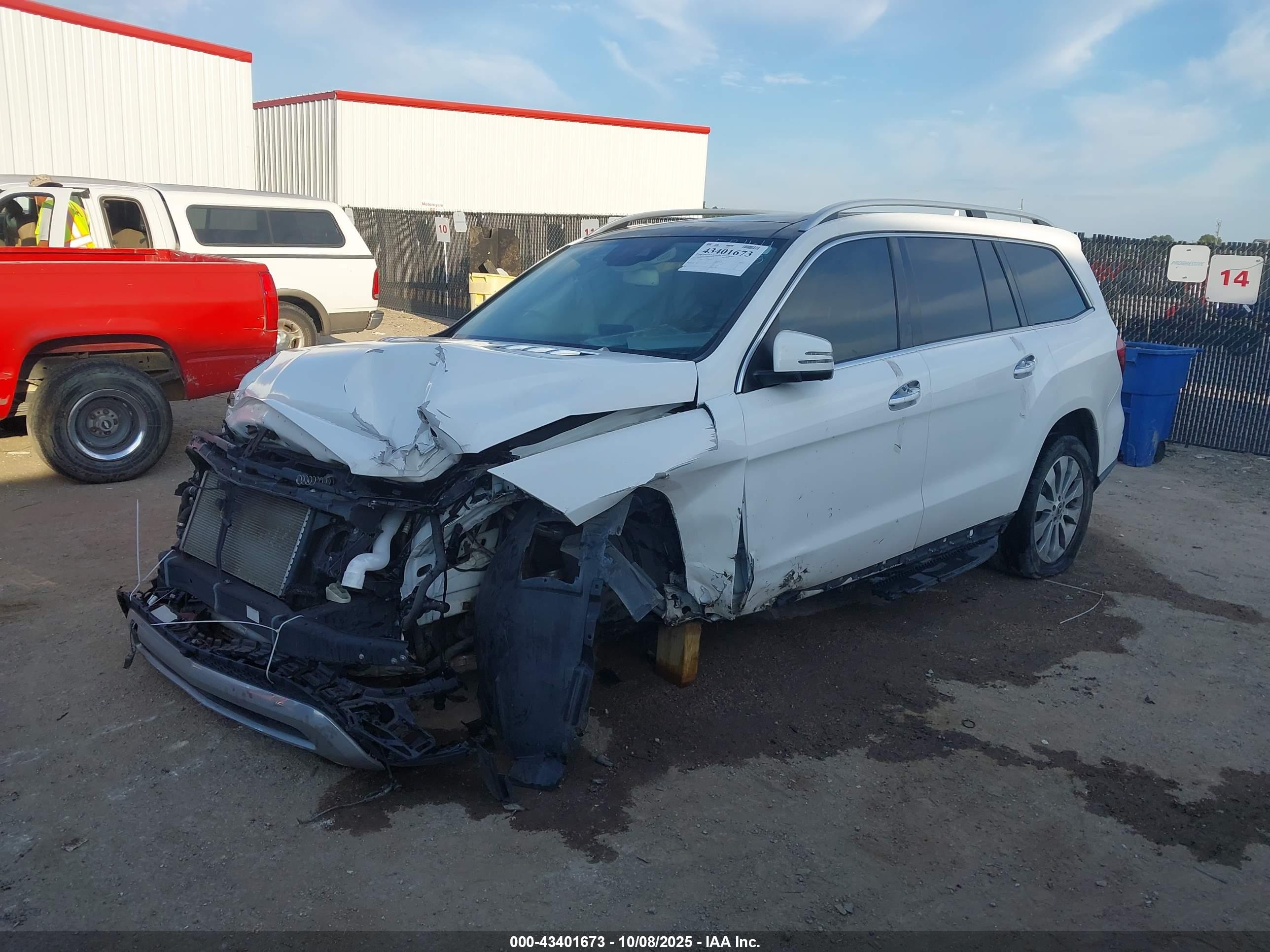 MERCEDES-BENZ GLS image 2