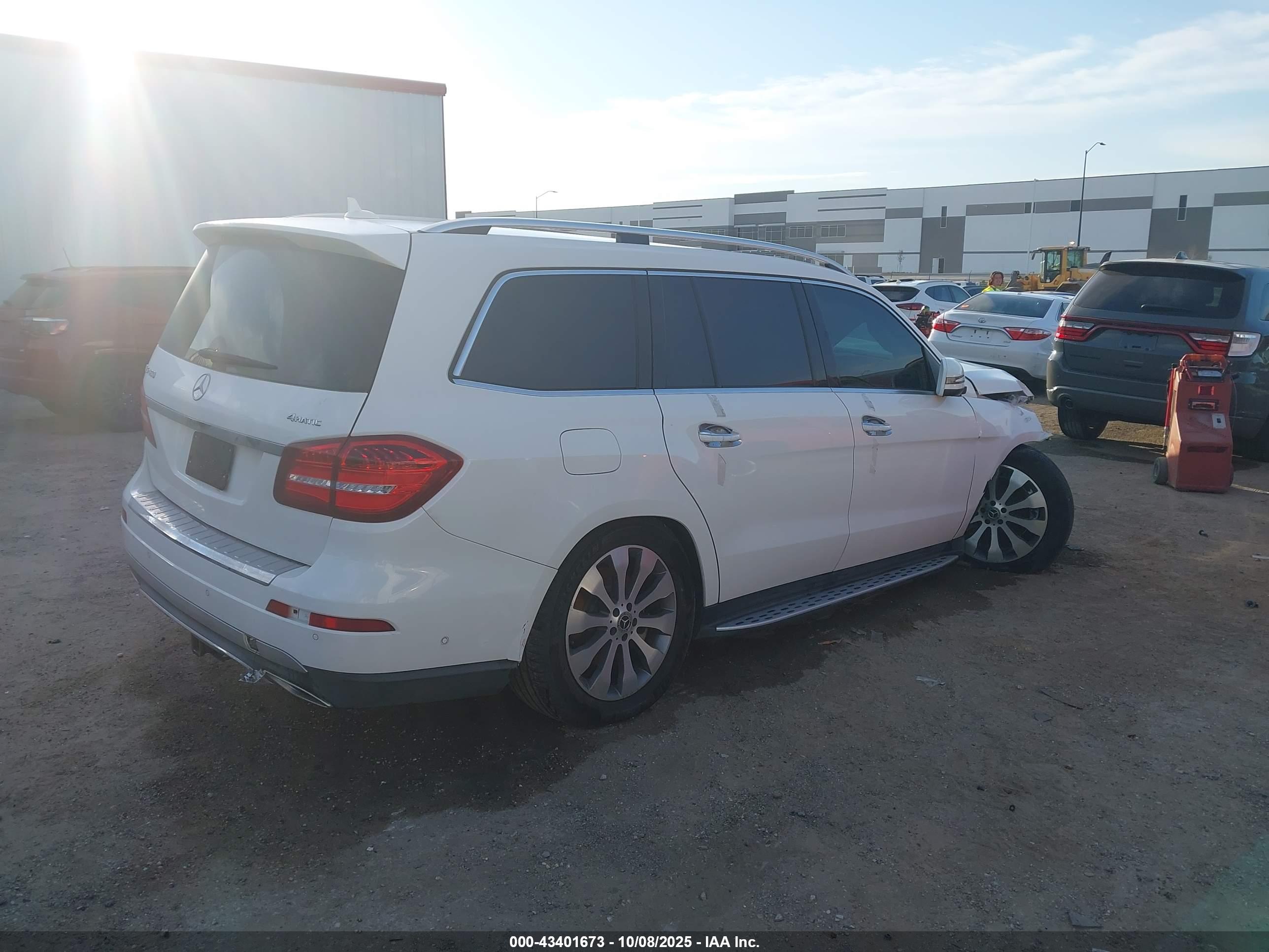 MERCEDES-BENZ GLS image 4