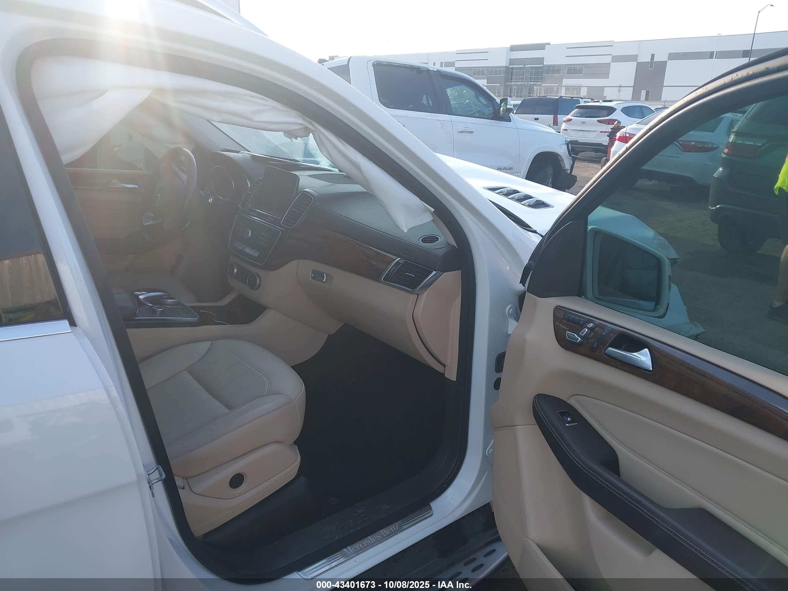 MERCEDES-BENZ GLS image 5