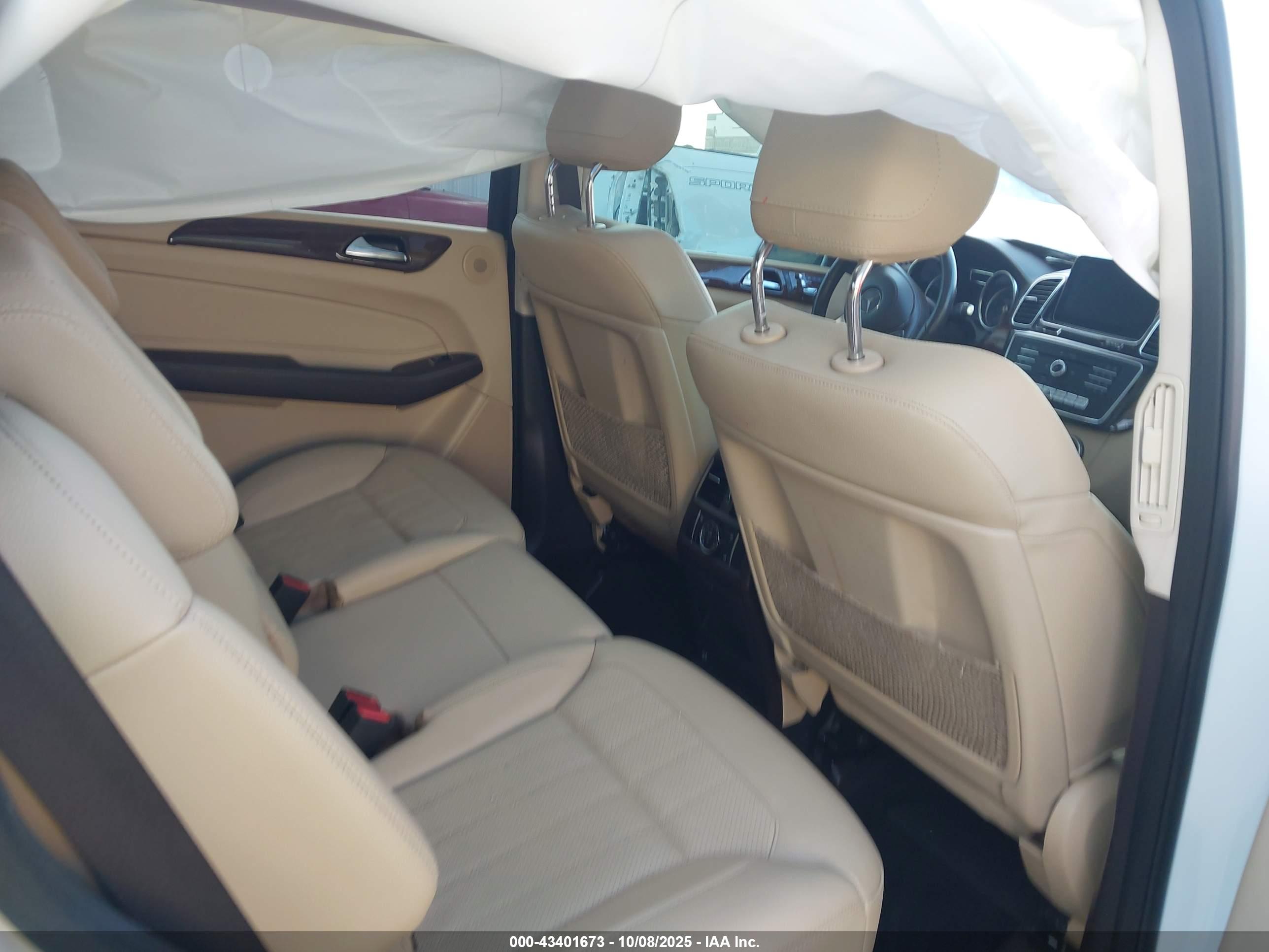 MERCEDES-BENZ GLS image 8