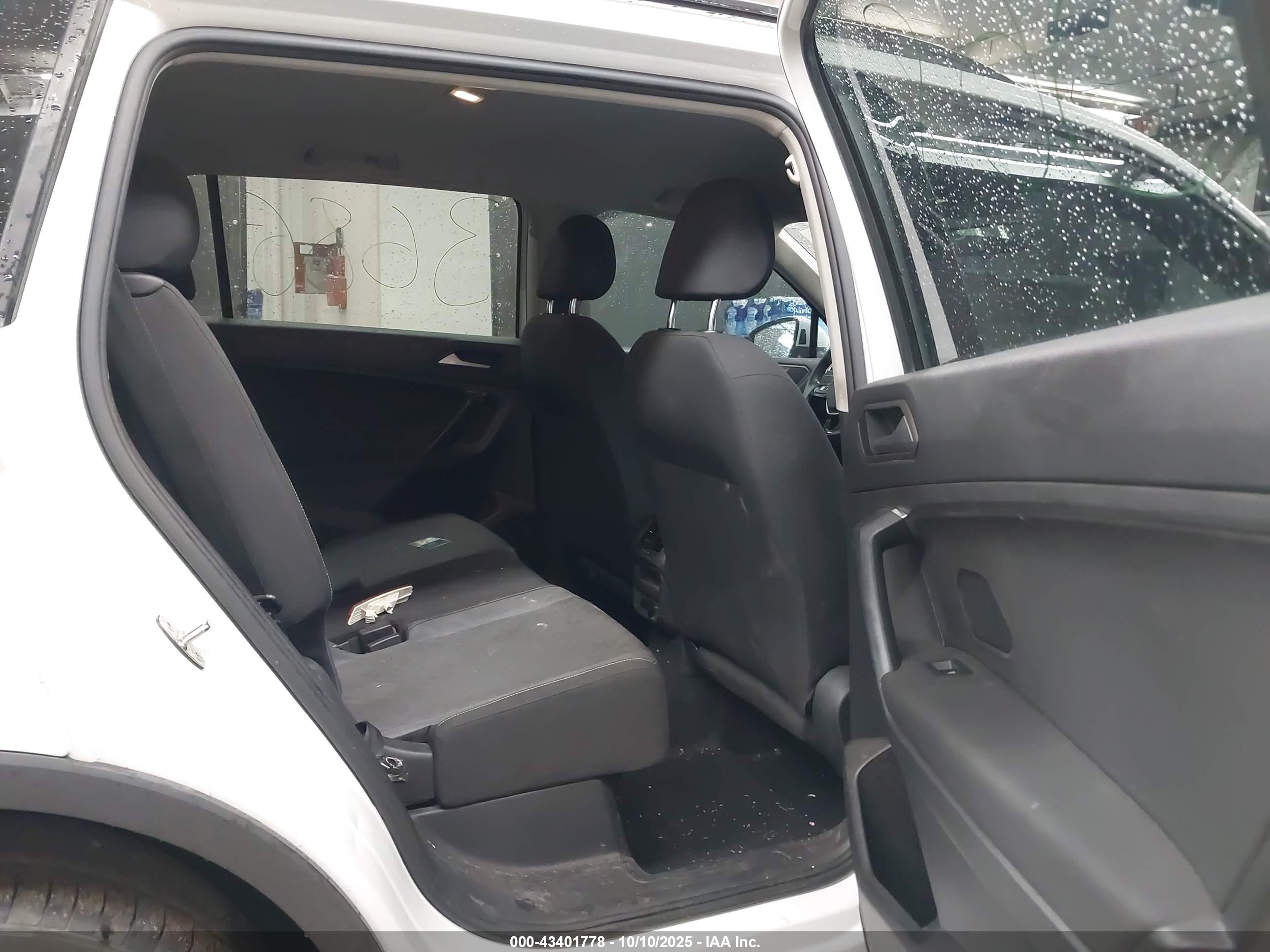 VOLKSWAGEN TIGUAN image 8