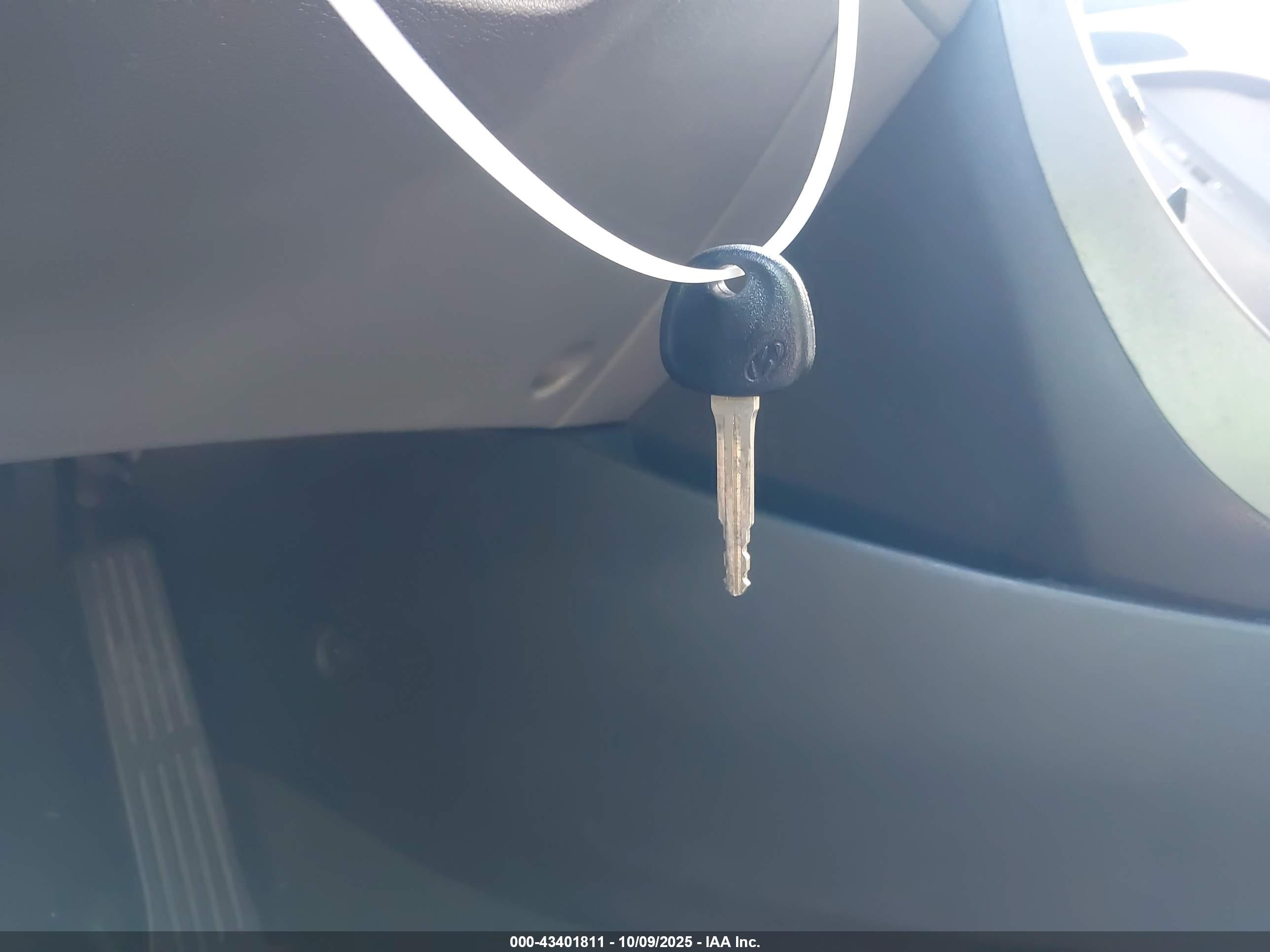 HYUNDAI ELANTRA image 11